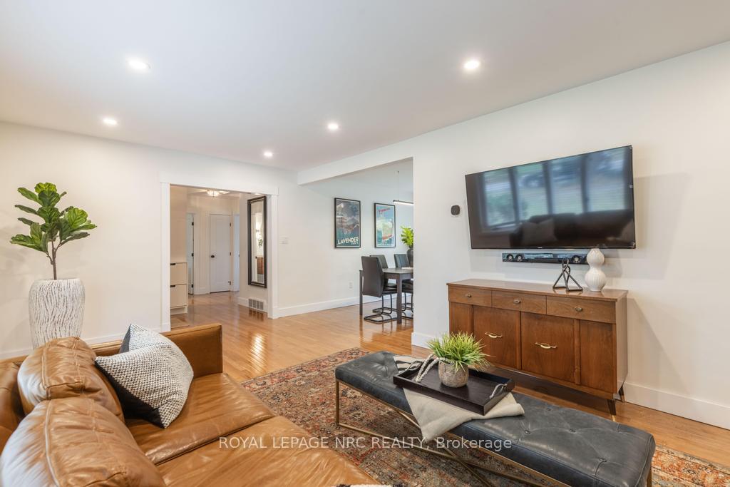Photo 6 of 6486 Mcmicking Street, Niagara Falls, Stamford — HOMEH