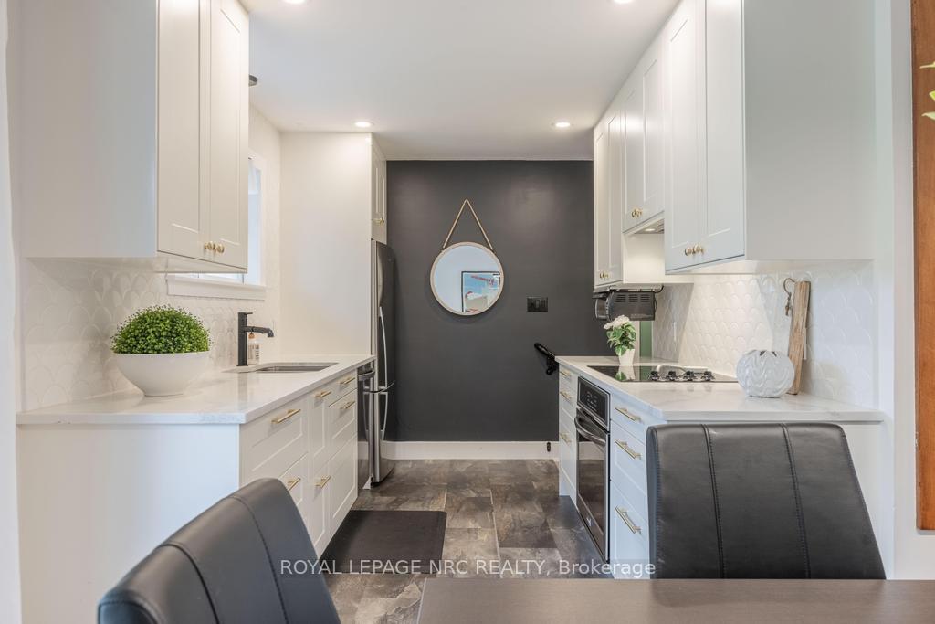 Photo 9 of 6486 Mcmicking Street, Niagara Falls, Stamford — HOMEH