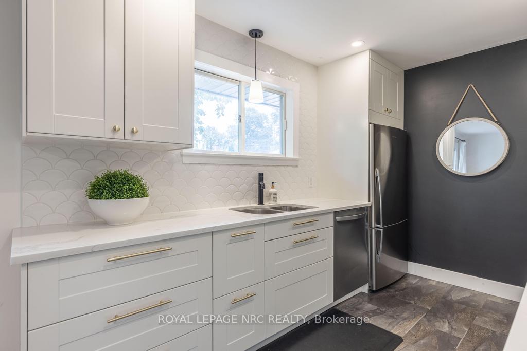 Photo 12 of 6486 Mcmicking Street, Niagara Falls, Stamford — HOMEH