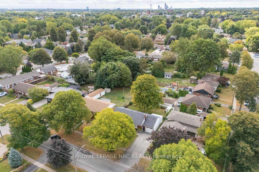 Photo 36 of 6486 Mcmicking Street, Niagara Falls, Stamford — HOMEH