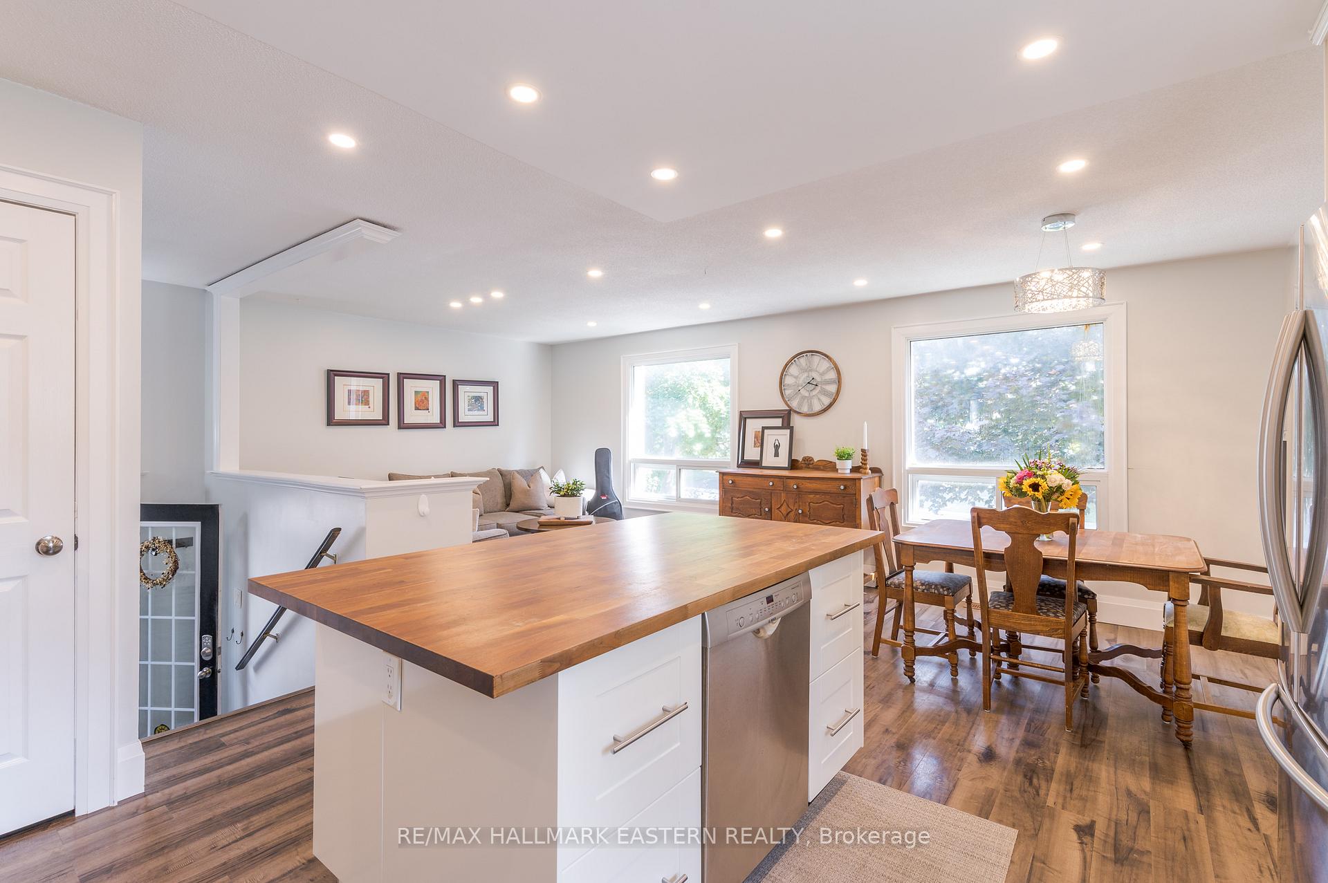Photo 4 of 769 Trailview Drive, Peterborough, Ashburnham Ward 4 — HOMEH