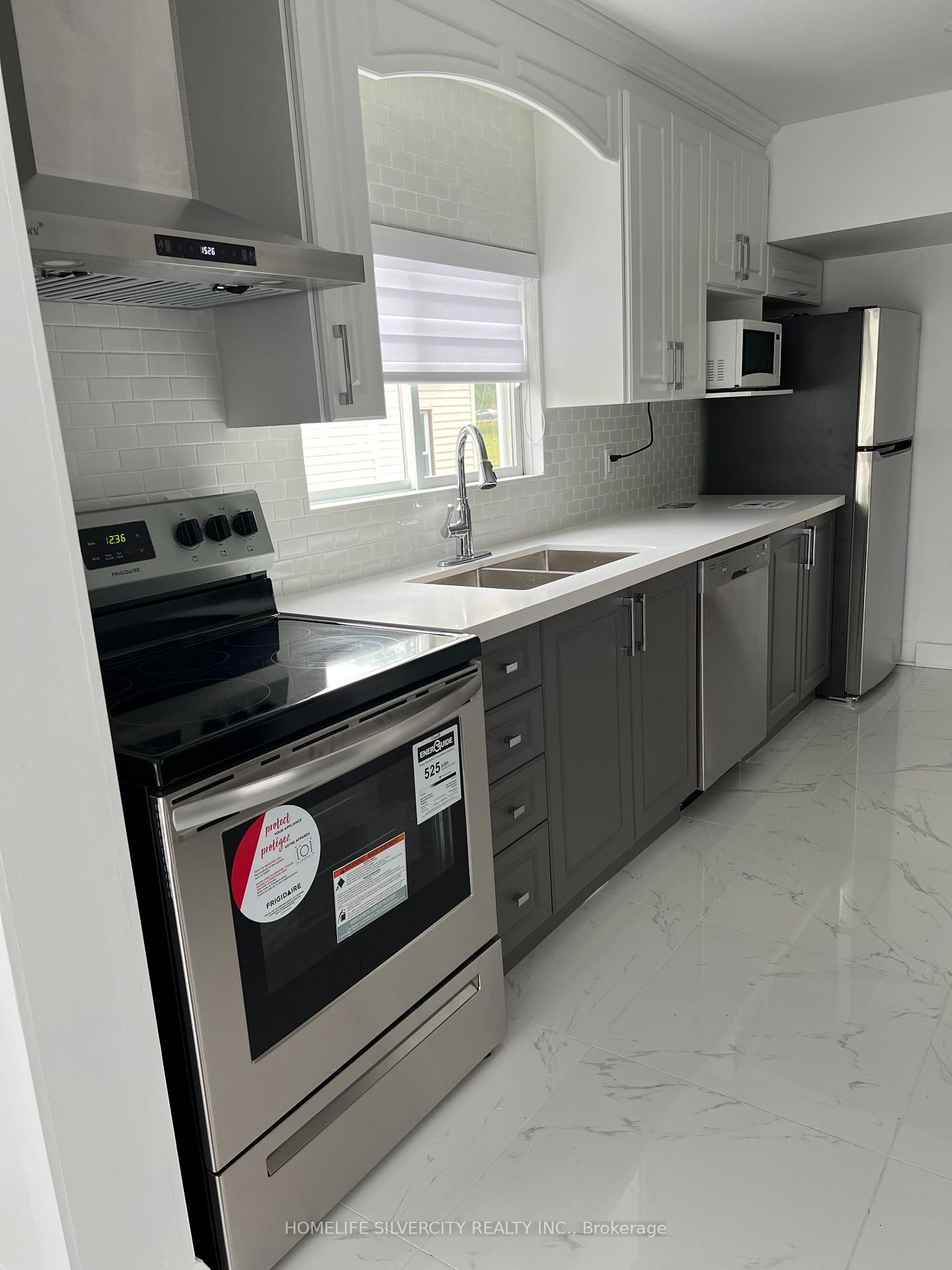 Photo 5 of 4737 Epworth Circle, Niagara Falls, Downtown — HOMEH