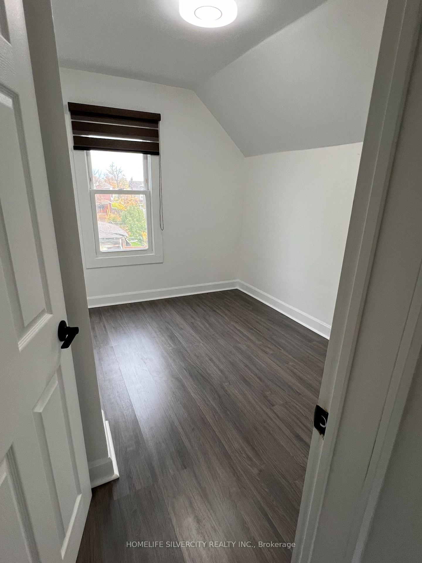 Photo 7 of 4737 Epworth Circle, Niagara Falls, Downtown — HOMEH