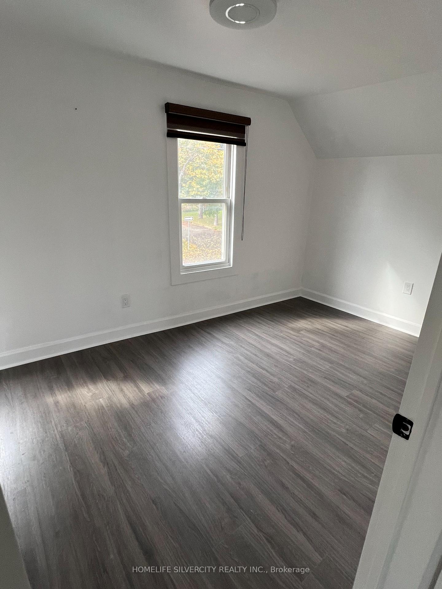 Photo 11 of 4737 Epworth Circle, Niagara Falls, Downtown — HOMEH