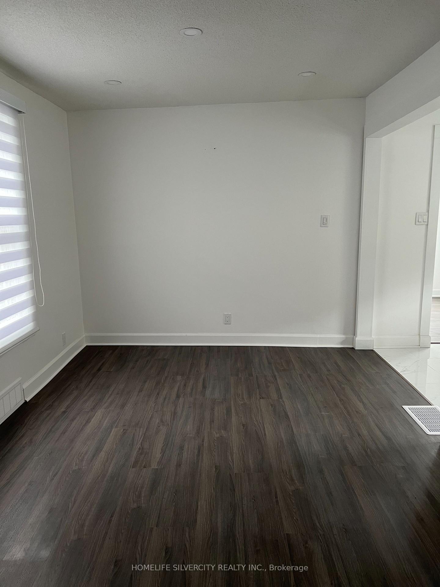 Photo 23 of 4737 Epworth Circle, Niagara Falls, Downtown — HOMEH