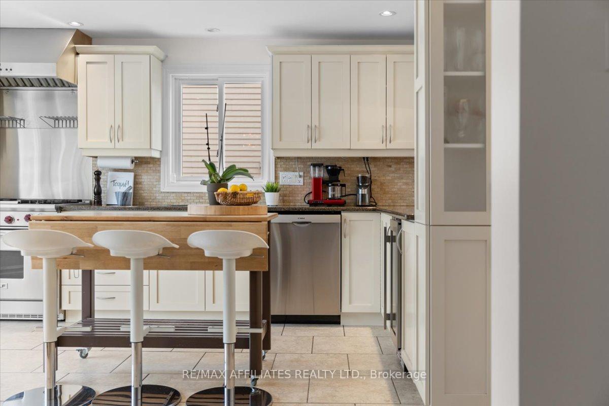 Photo 11 of 5952 Meadowglen Drive, Ottawa, Chapel Hill — HOMEH