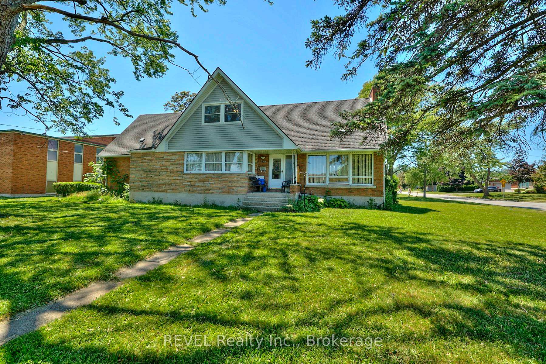 Photo 1 of 7205 Sharon Avenue, Niagara Falls, Arad/Fallsview — HOMEH