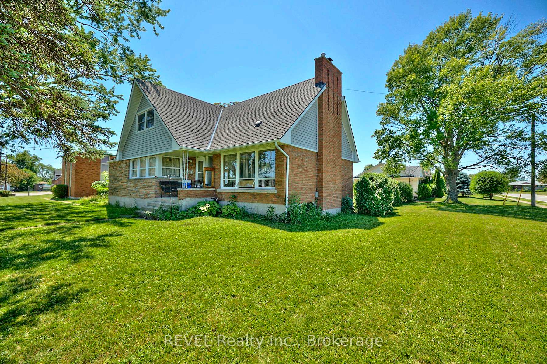 Photo 3 of 7205 Sharon Avenue, Niagara Falls, Arad/Fallsview — HOMEH