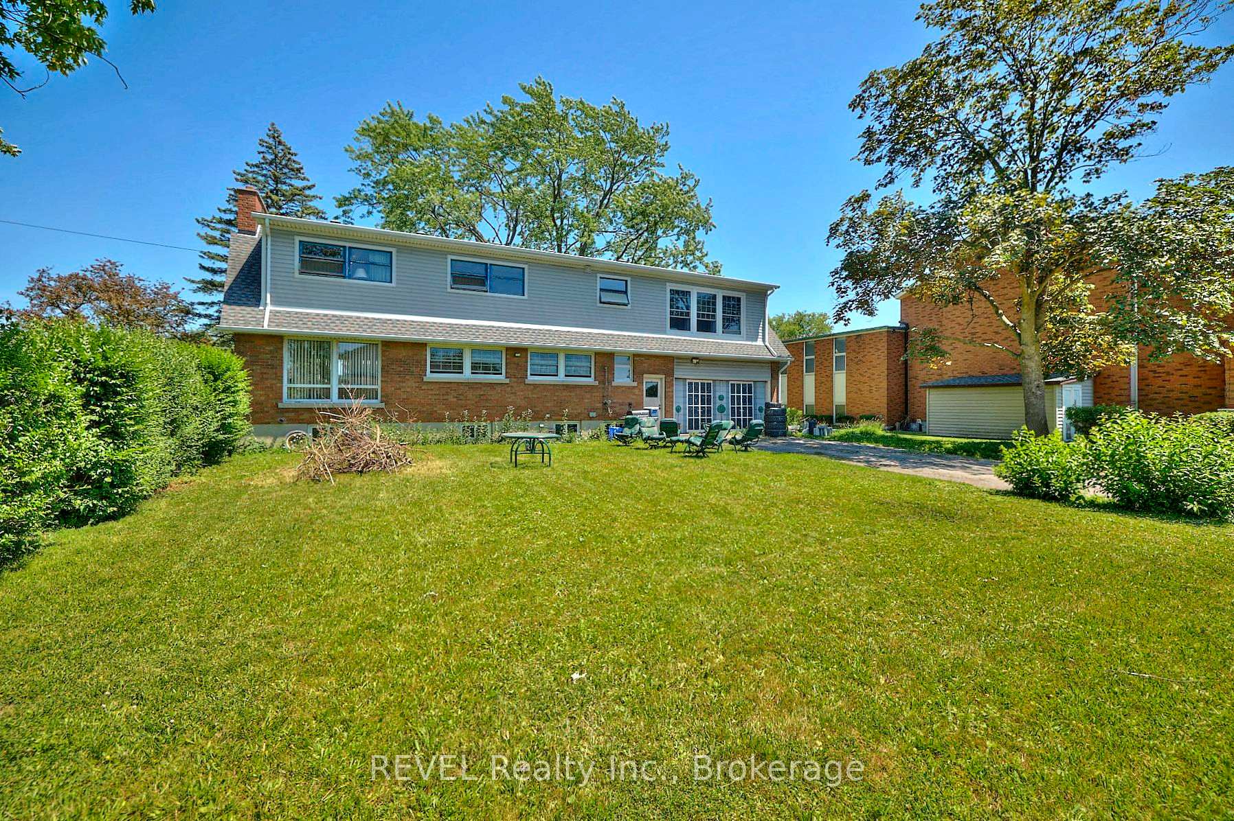 Photo 4 of 7205 Sharon Avenue, Niagara Falls, Arad/Fallsview — HOMEH