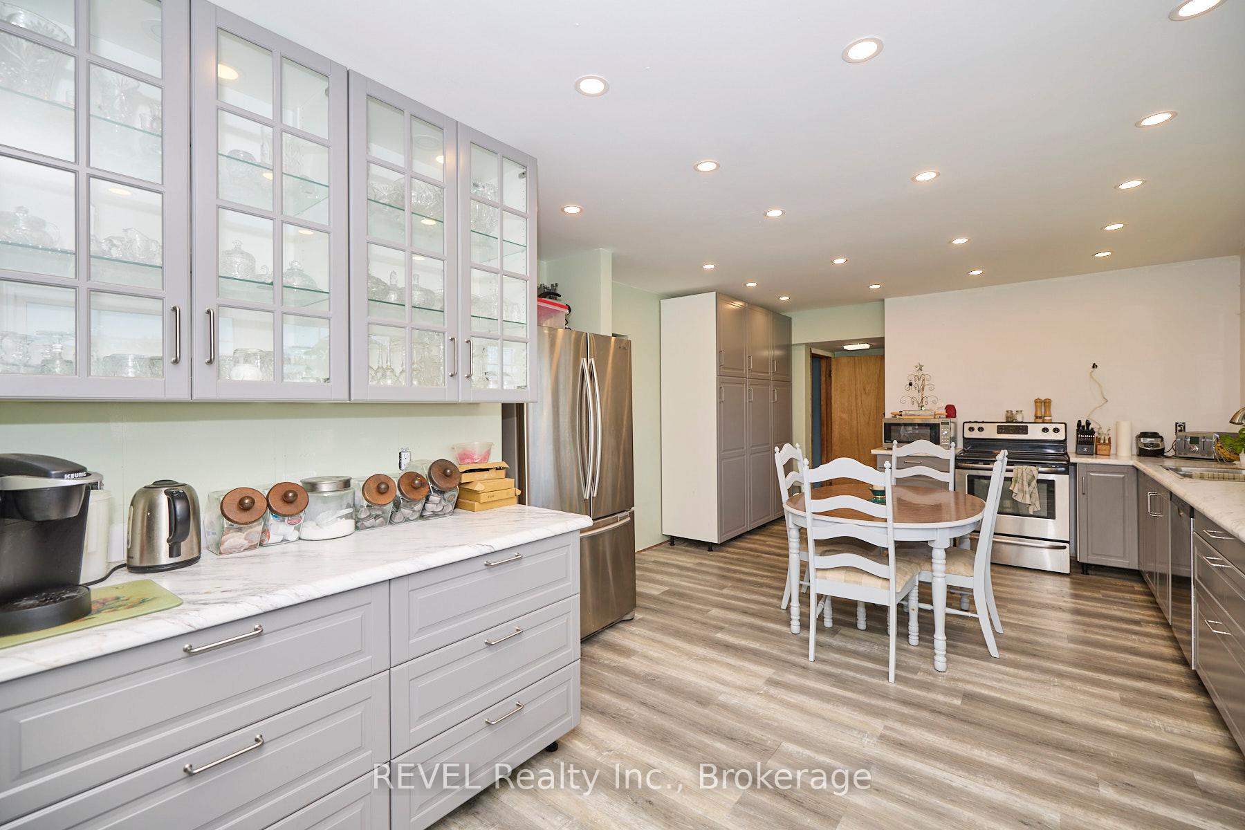 Photo 11 of 7205 Sharon Avenue, Niagara Falls, Arad/Fallsview — HOMEH