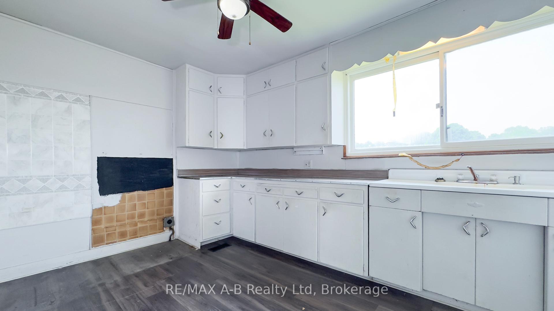 Photo 10 of 17570 Elginfield Road, Perth South, Blanshard — HOMEH