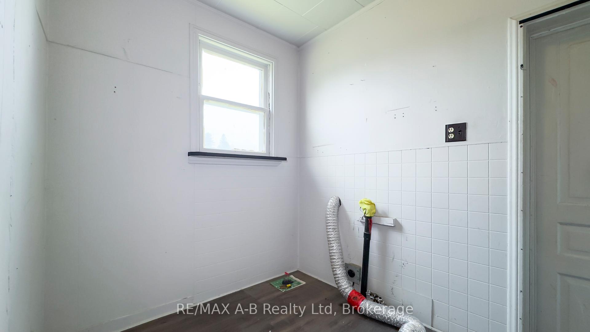 Photo 11 of 17570 Elginfield Road, Perth South, Blanshard — HOMEH