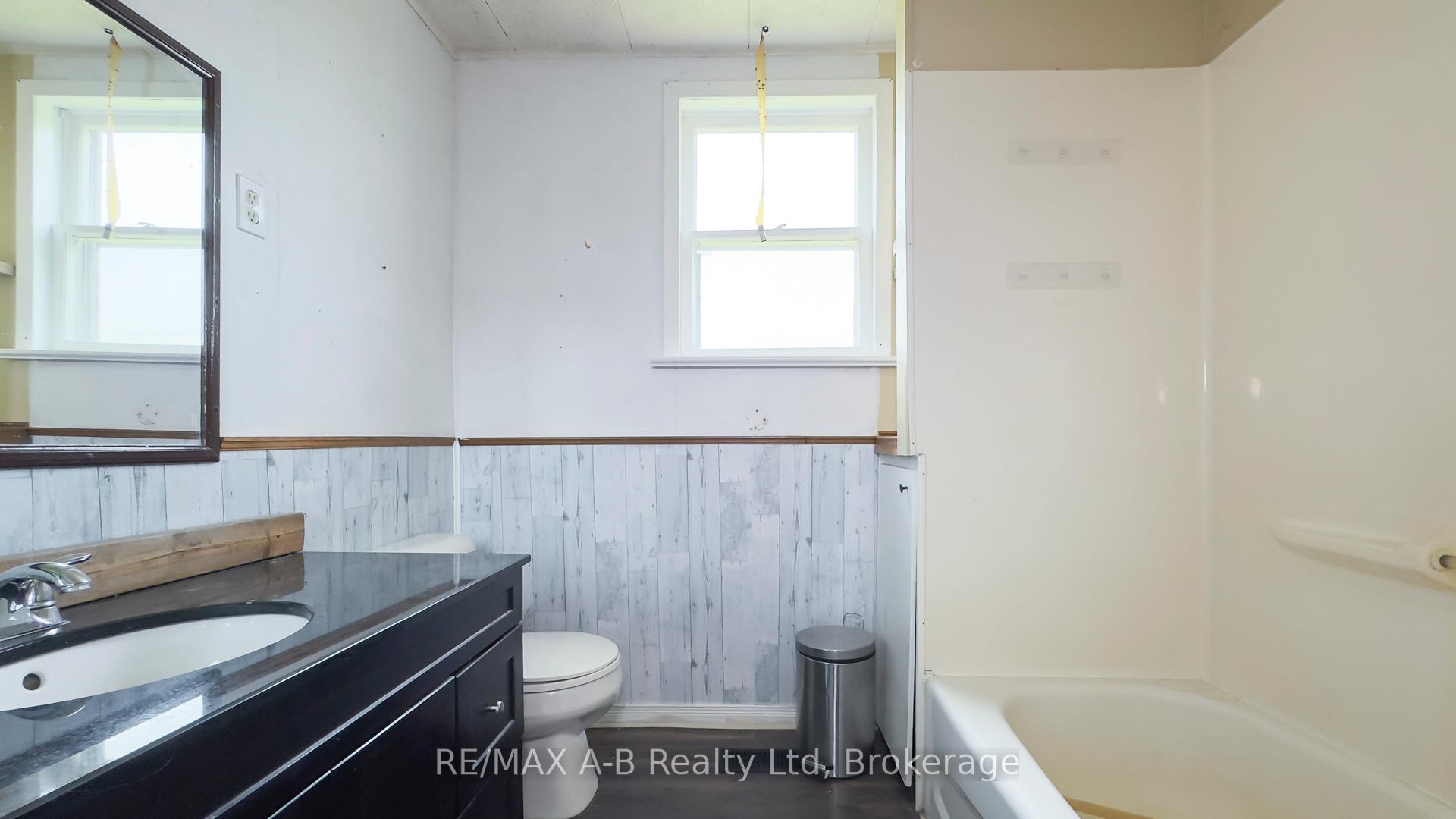 Photo 17 of 17570 Elginfield Road, Perth South, Blanshard — HOMEH
