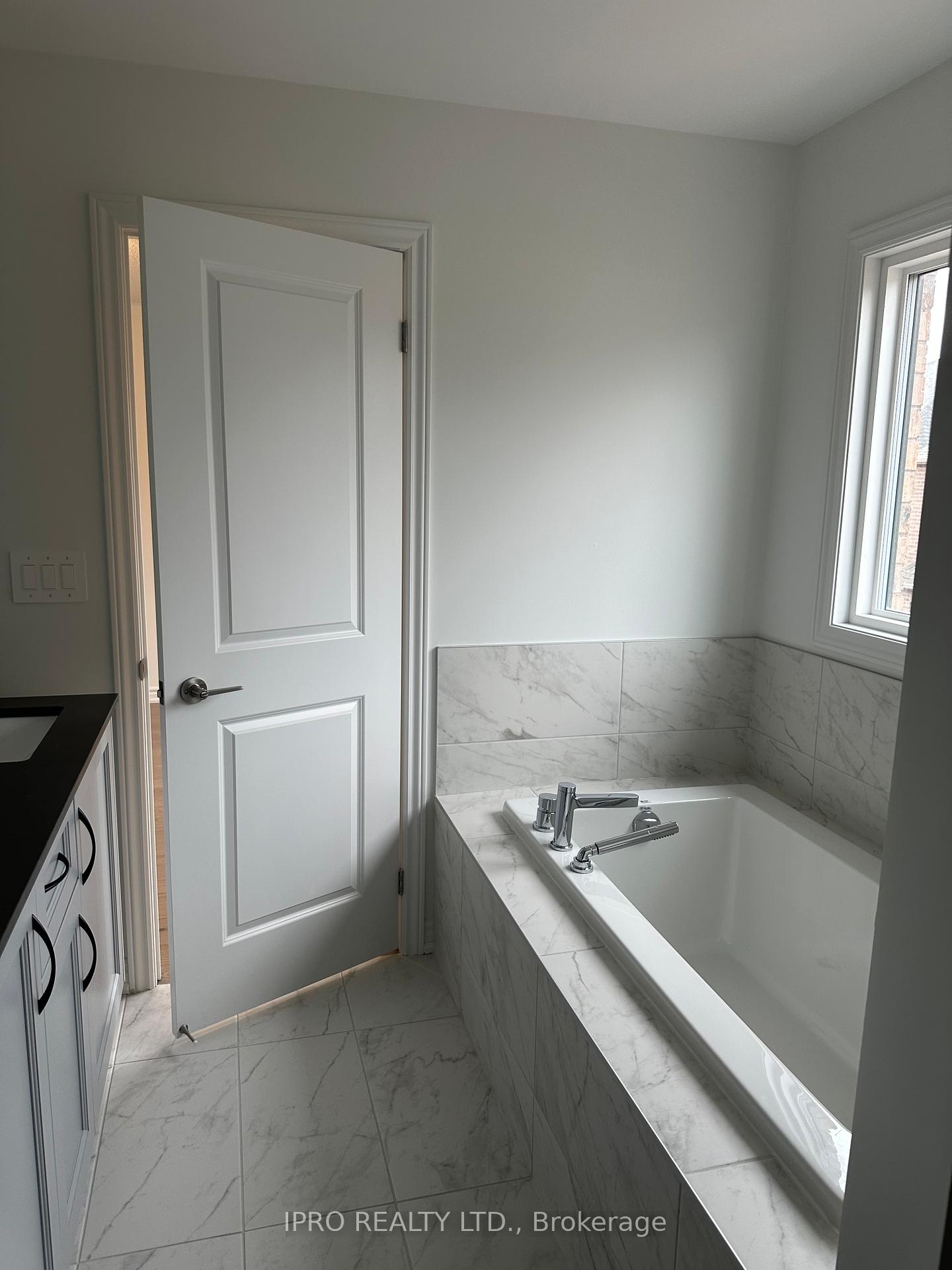 Photo 13 of 312 Bergamot Avenue, Milton, Walker — HOMEH