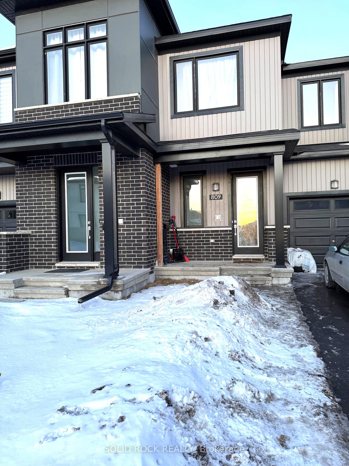 Photo 1 of 809 Cerulean Way E, Ottawa, Chapel Hill South - Orleans Village — HOMEH