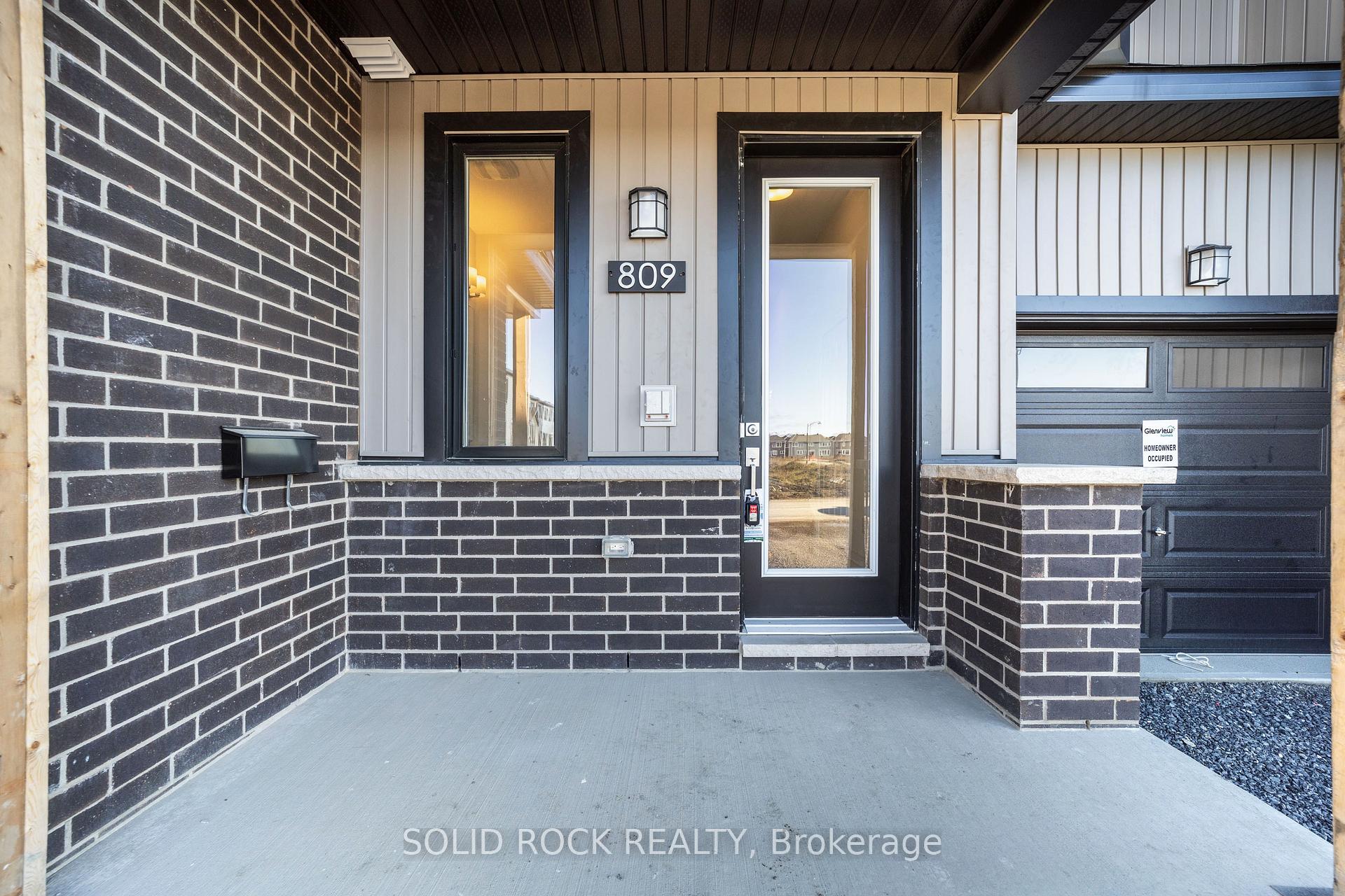 Photo 2 of 809 Cerulean Way E, Ottawa, Chapel Hill South - Orleans Village — HOMEH