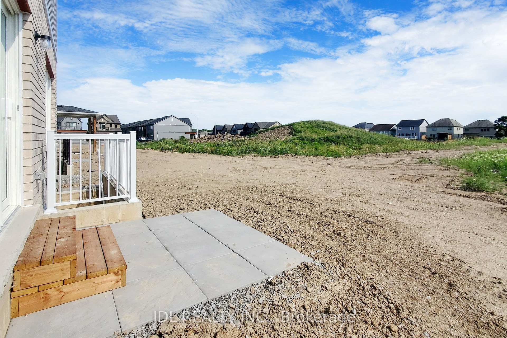 Photo 19 of Unit 1, 7461 Majestic Trail, Niagara Falls, Brown — HOMEH