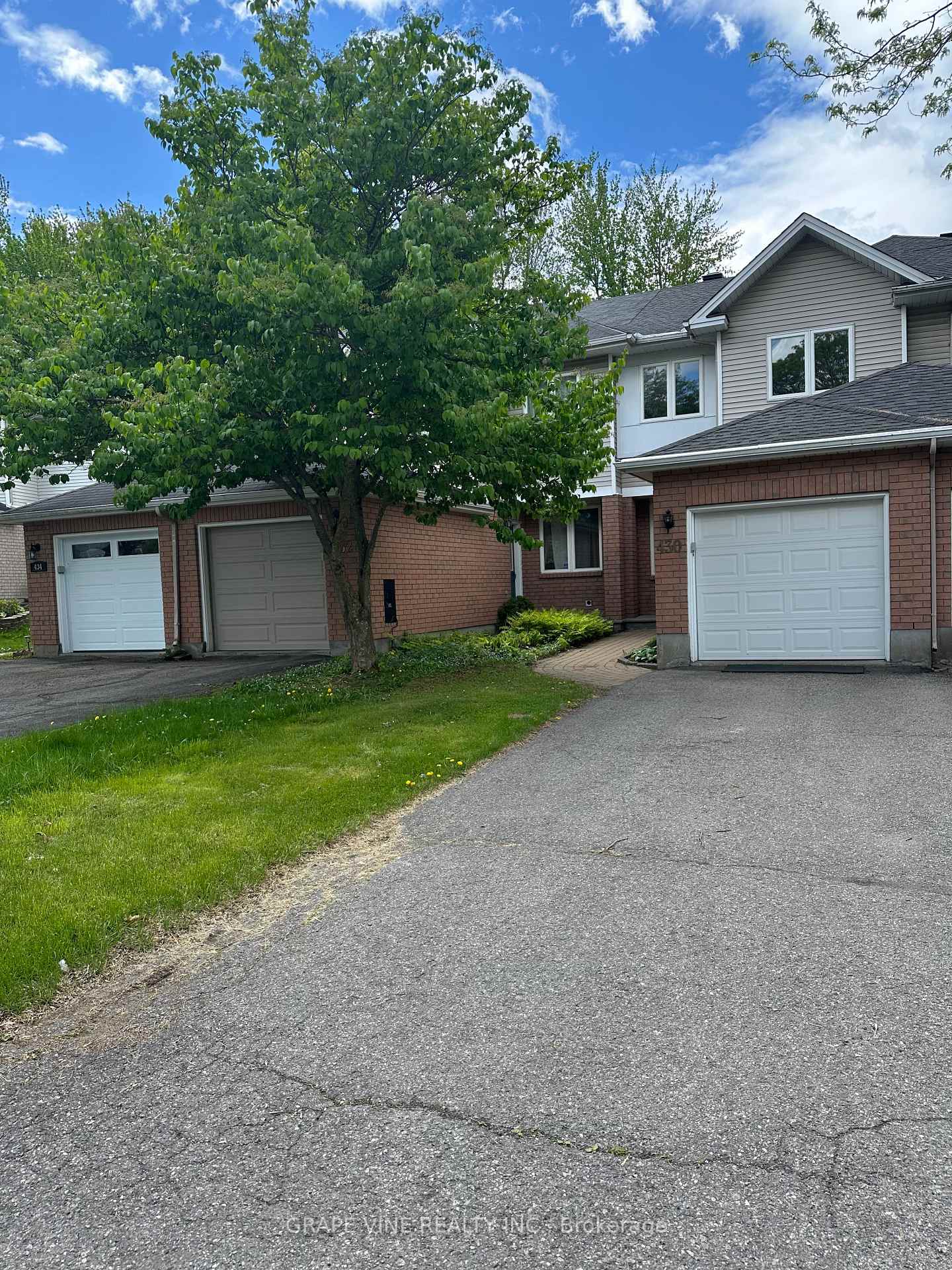 Photo 2 of 430 Lawler Crescent, Ottawa, Chatelaine Village — HOMEH