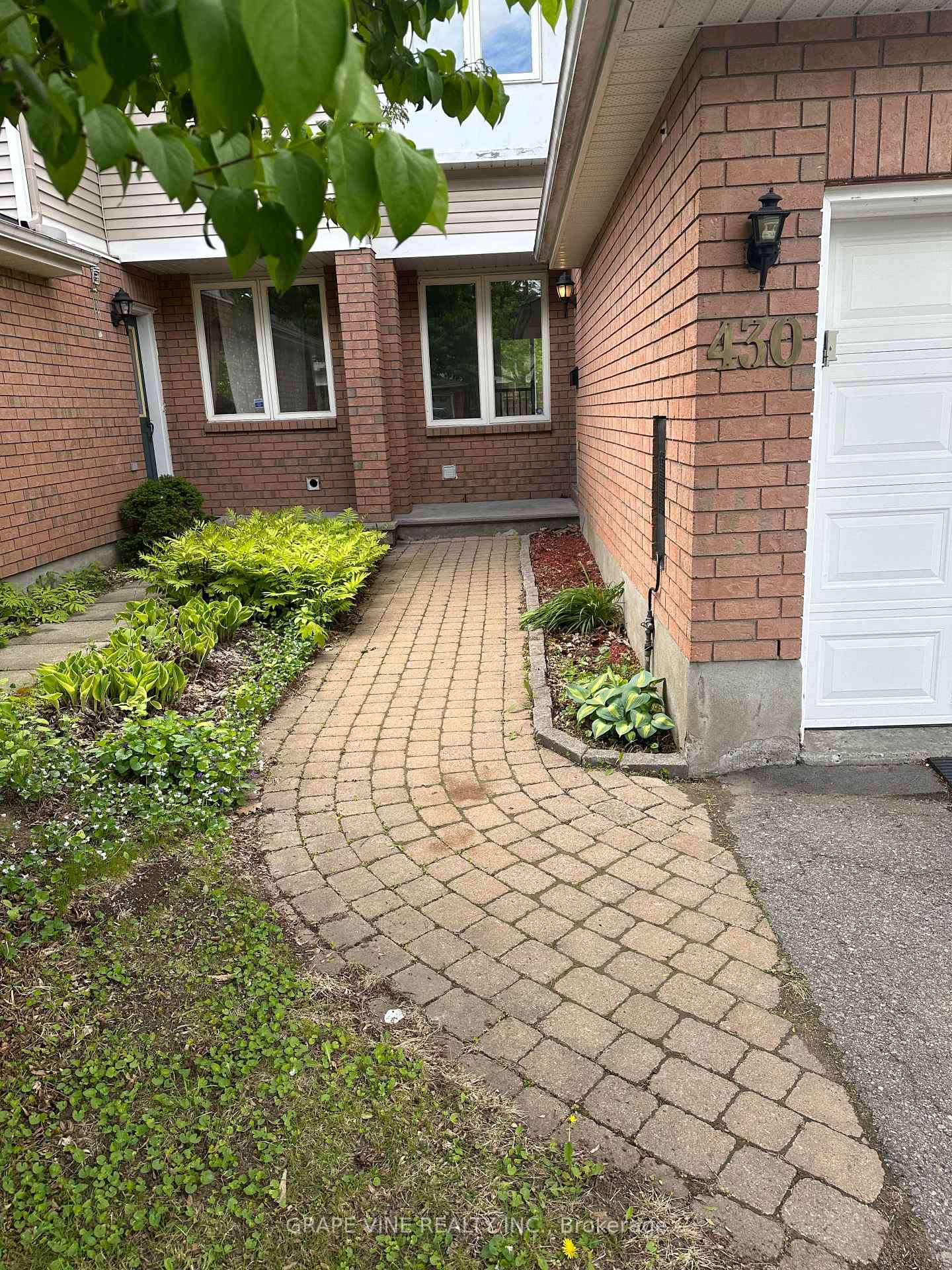 Photo 3 of 430 Lawler Crescent, Ottawa, Chatelaine Village — HOMEH