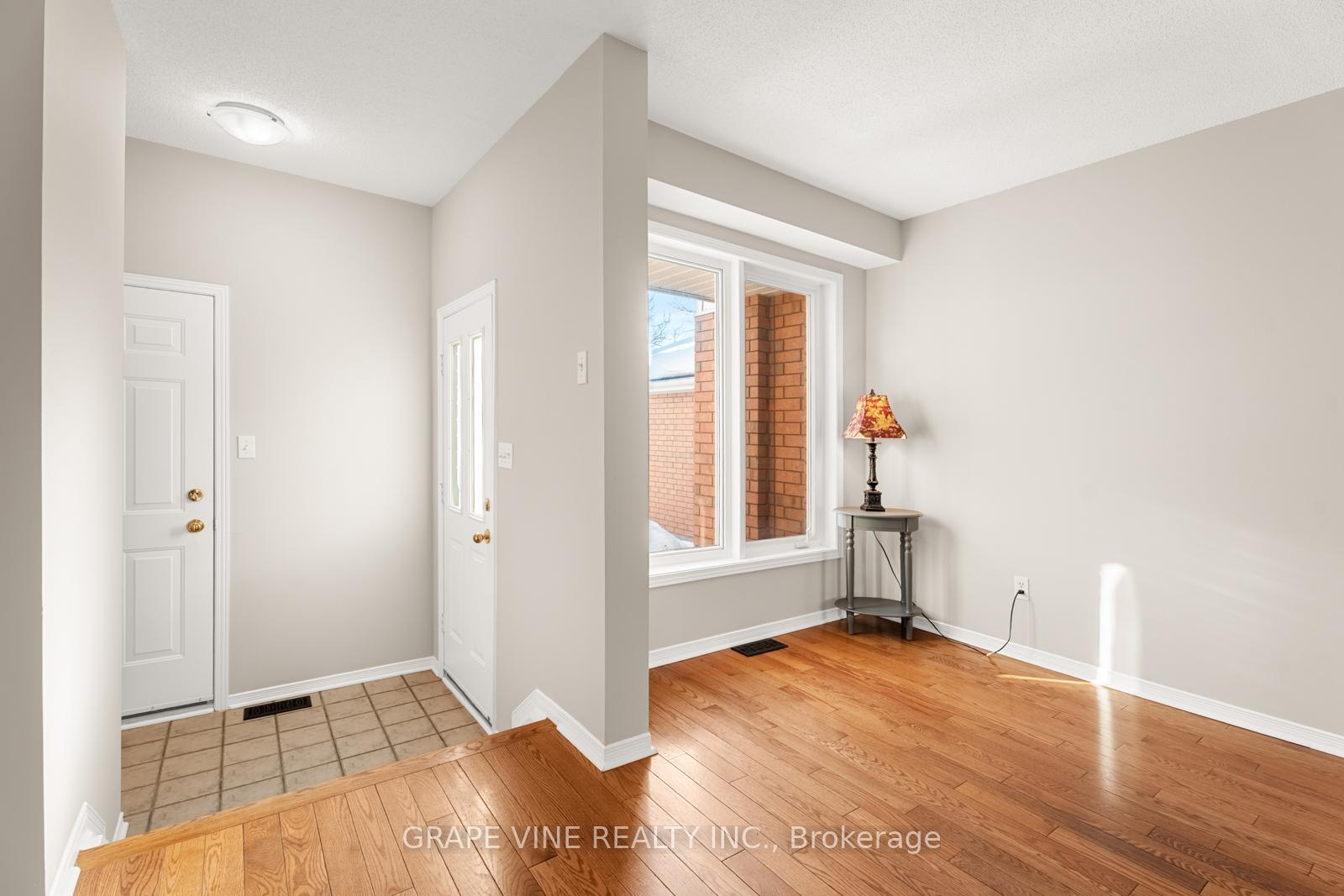Photo 5 of 430 Lawler Crescent, Ottawa, Chatelaine Village — HOMEH