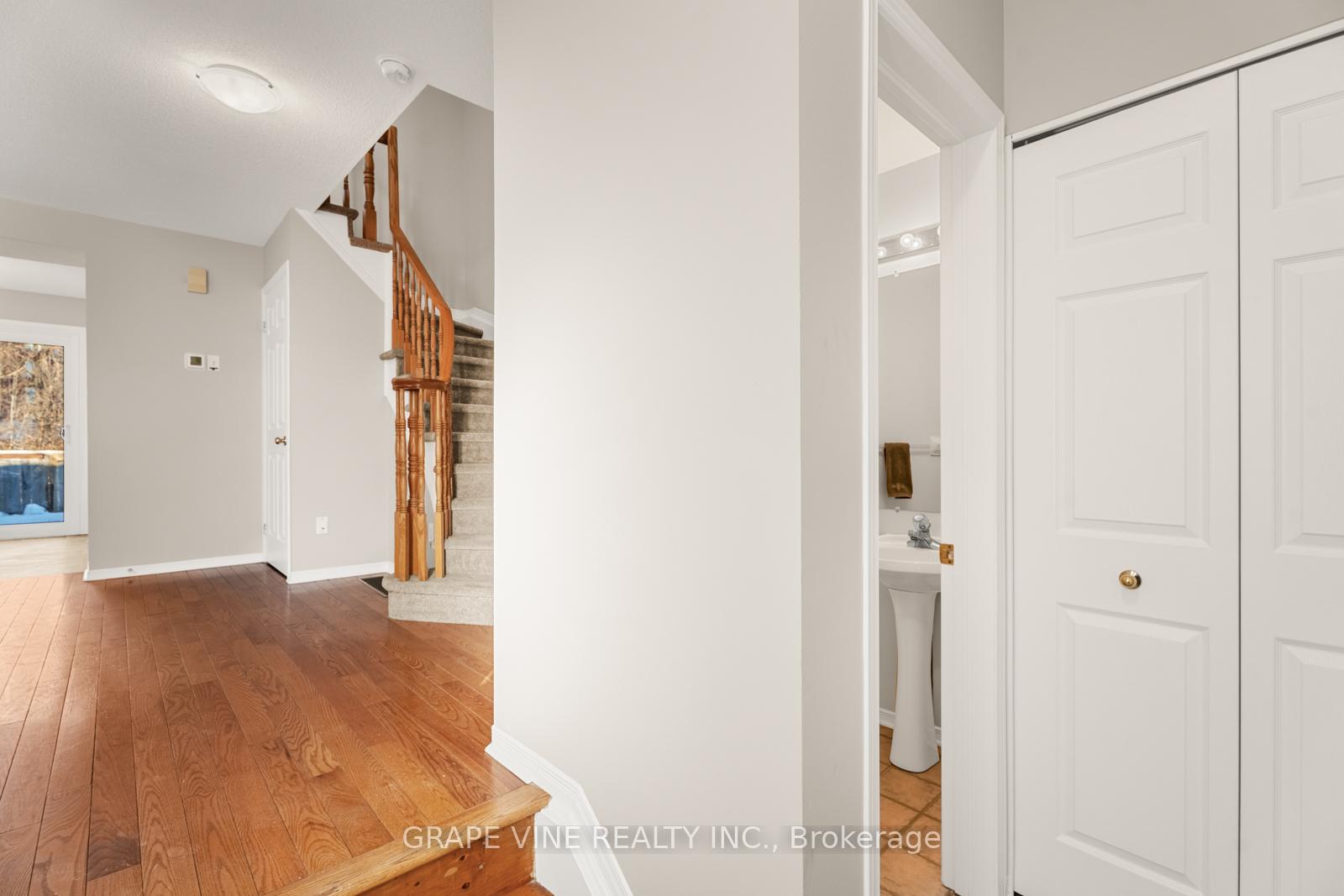 Photo 6 of 430 Lawler Crescent, Ottawa, Chatelaine Village — HOMEH