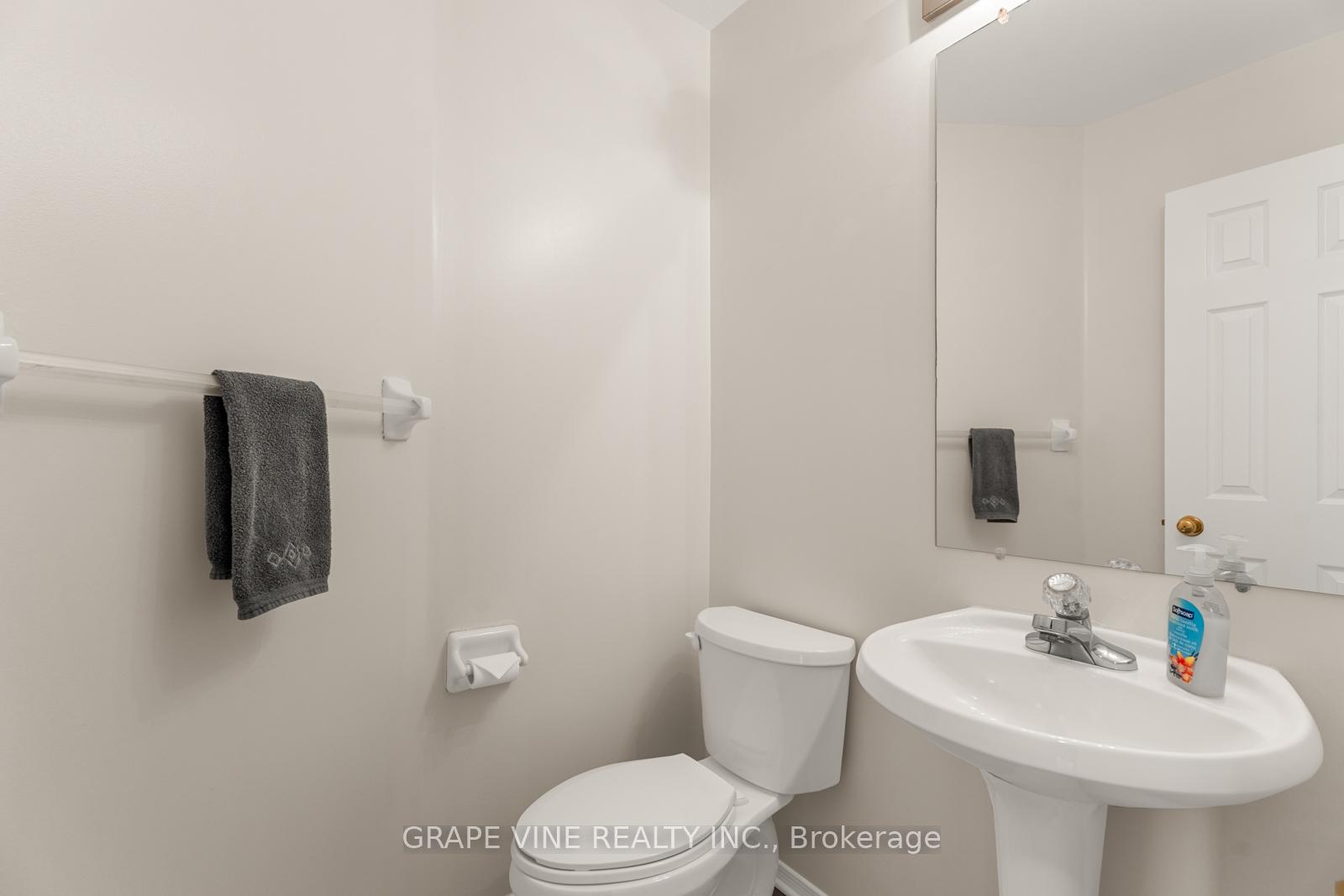 Photo 7 of 430 Lawler Crescent, Ottawa, Chatelaine Village — HOMEH