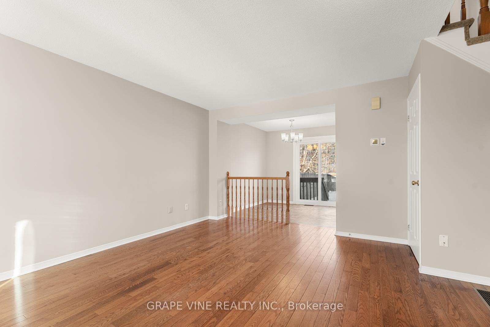 Photo 8 of 430 Lawler Crescent, Ottawa, Chatelaine Village — HOMEH