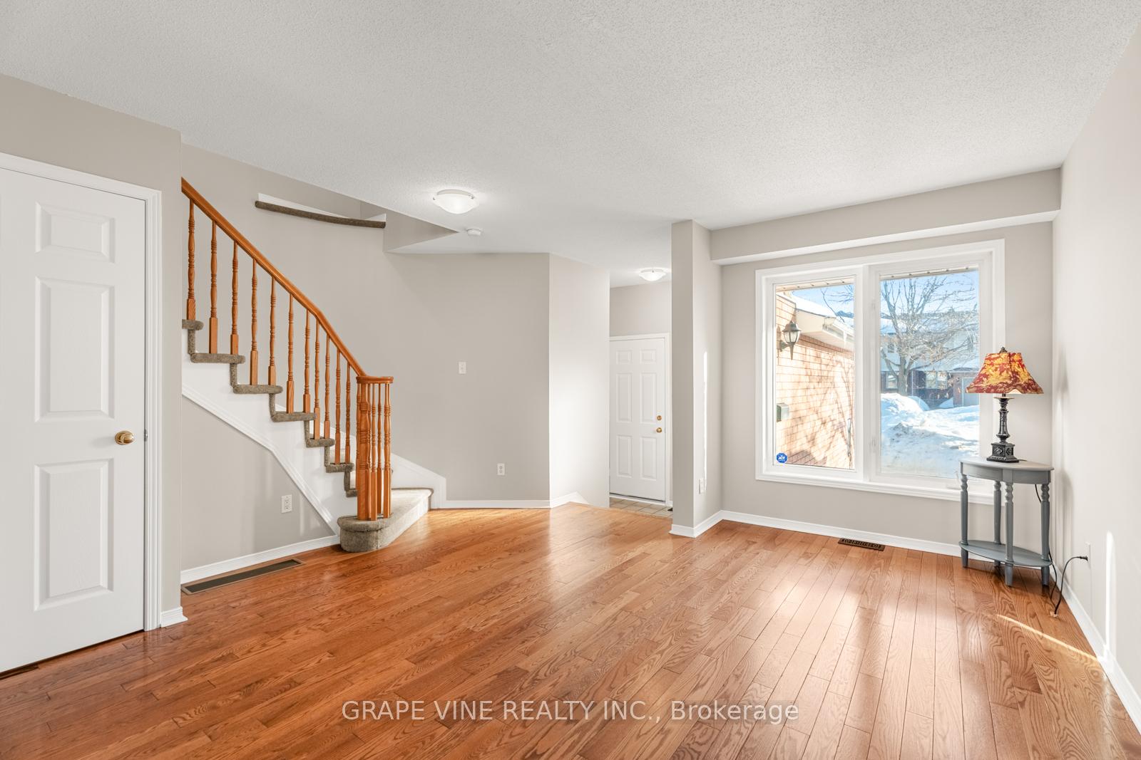 Photo 9 of 430 Lawler Crescent, Ottawa, Chatelaine Village — HOMEH