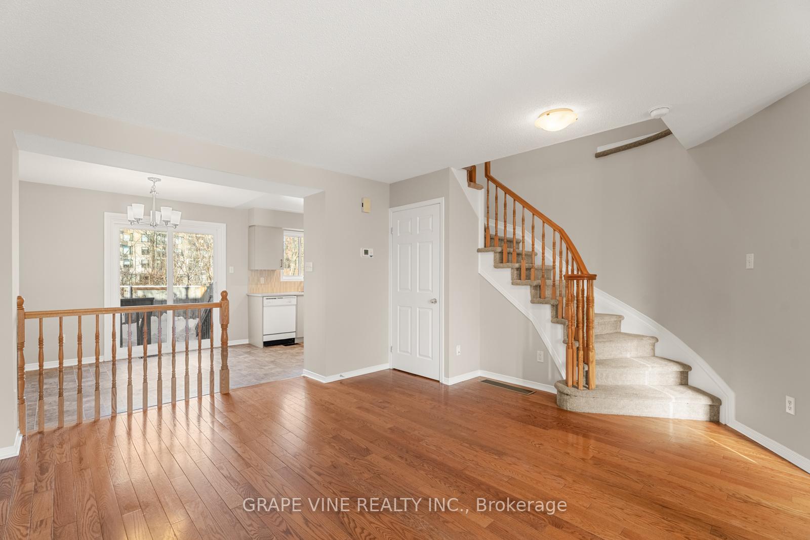 Photo 11 of 430 Lawler Crescent, Ottawa, Chatelaine Village — HOMEH