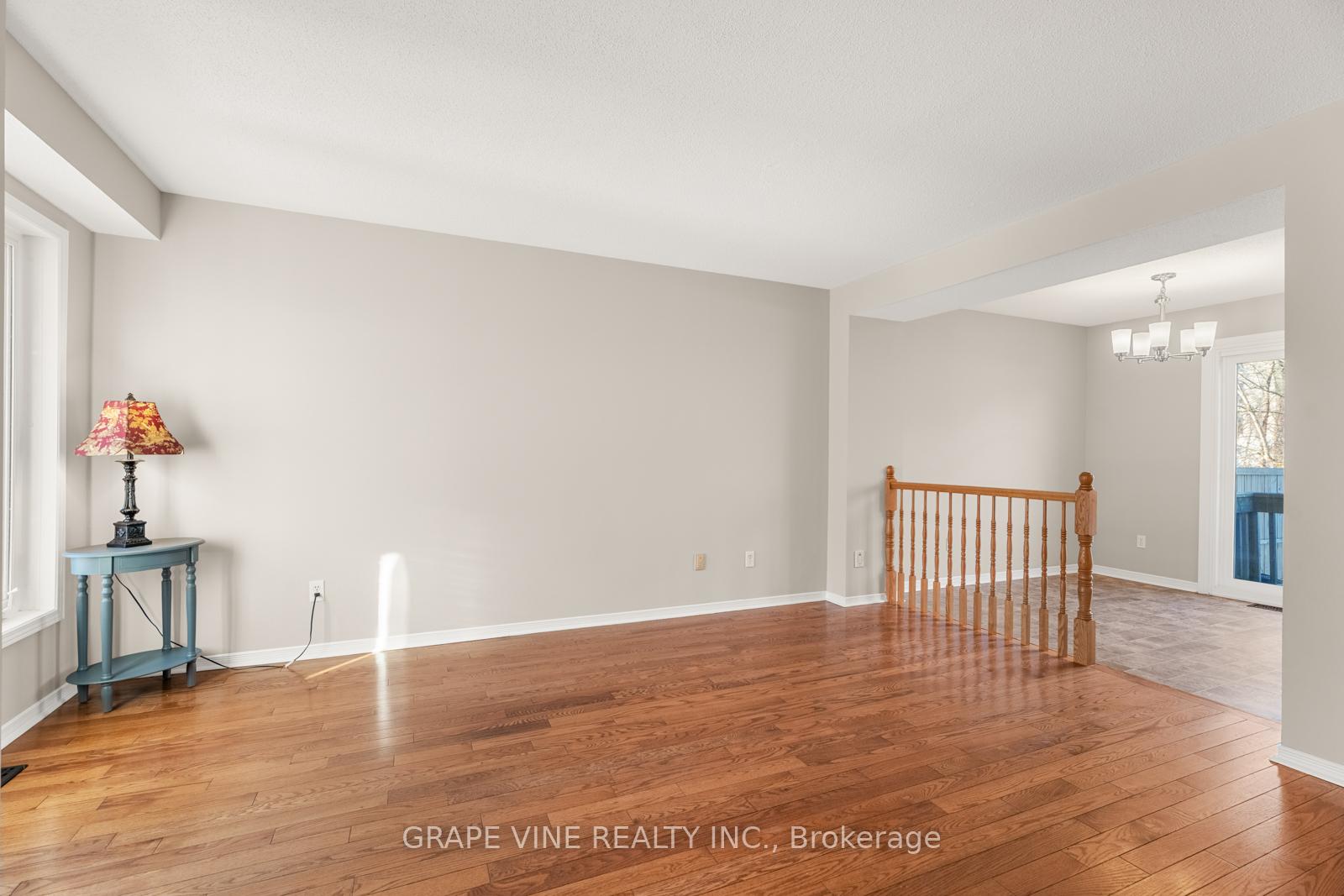 Photo 12 of 430 Lawler Crescent, Ottawa, Chatelaine Village — HOMEH