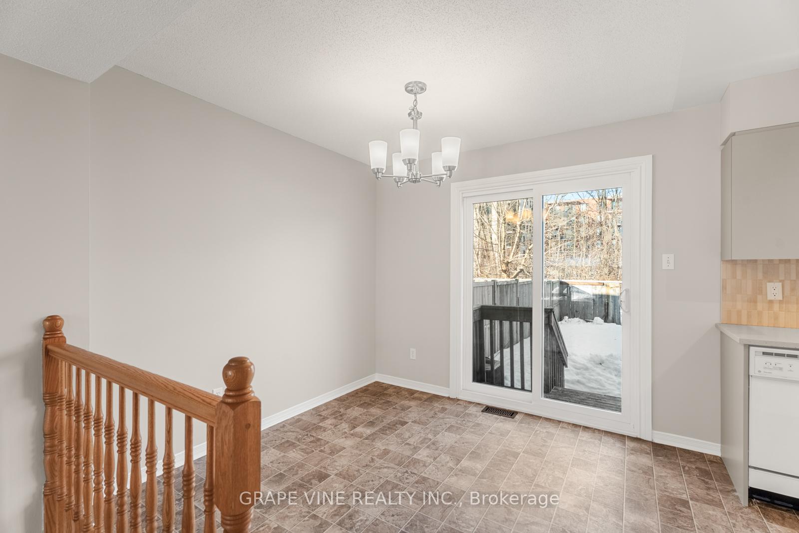 Photo 13 of 430 Lawler Crescent, Ottawa, Chatelaine Village — HOMEH