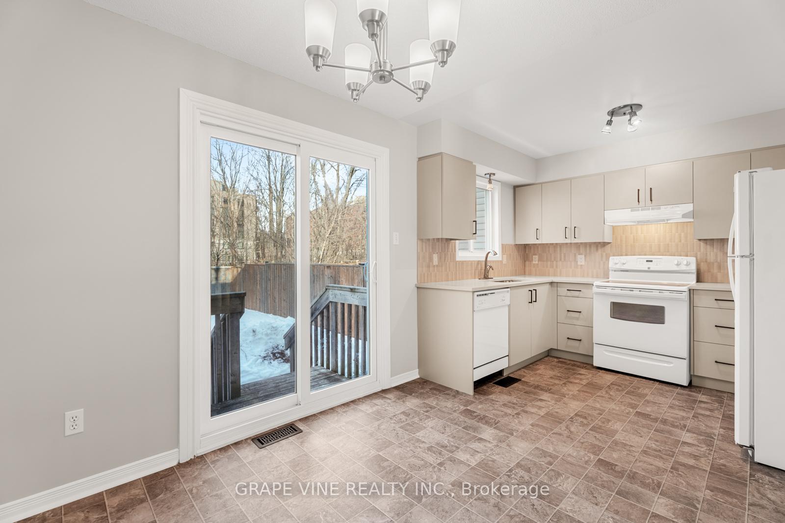 Photo 14 of 430 Lawler Crescent, Ottawa, Chatelaine Village — HOMEH