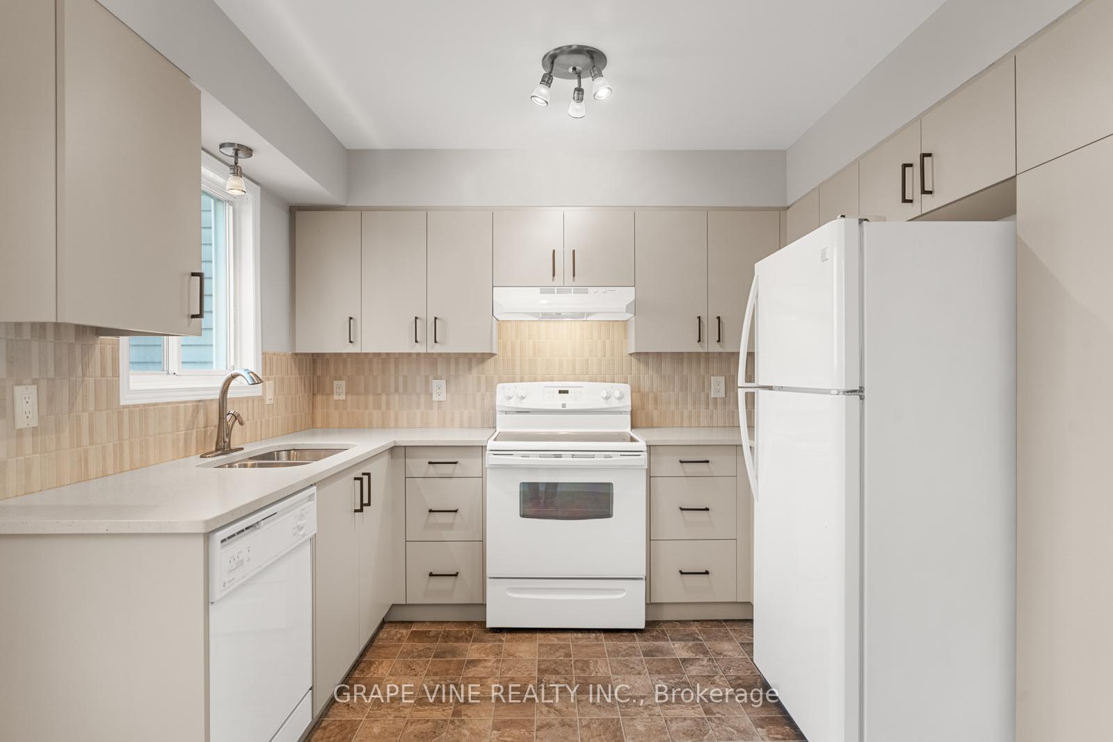 Photo 15 of 430 Lawler Crescent, Ottawa, Chatelaine Village — HOMEH
