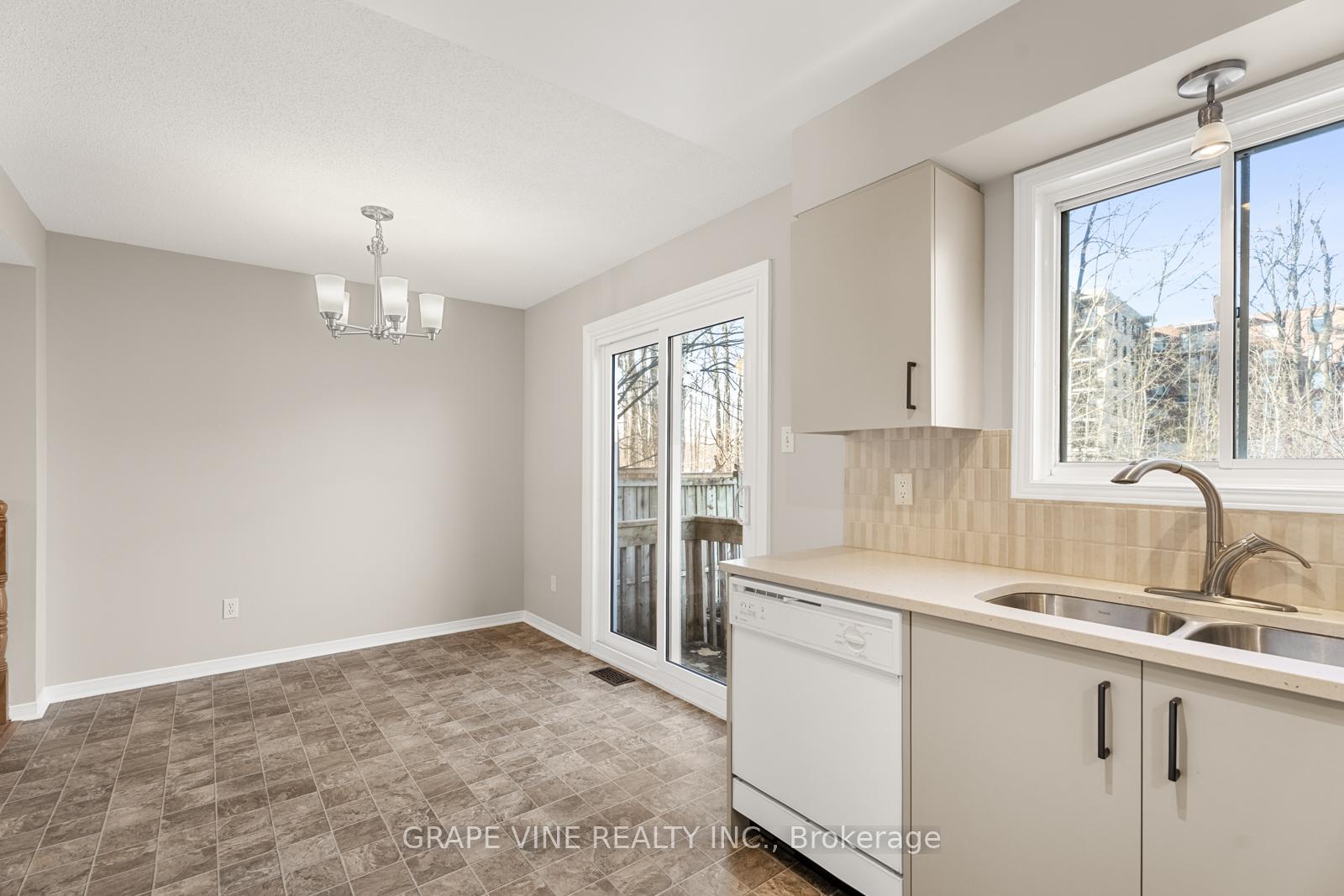 Photo 18 of 430 Lawler Crescent, Ottawa, Chatelaine Village — HOMEH