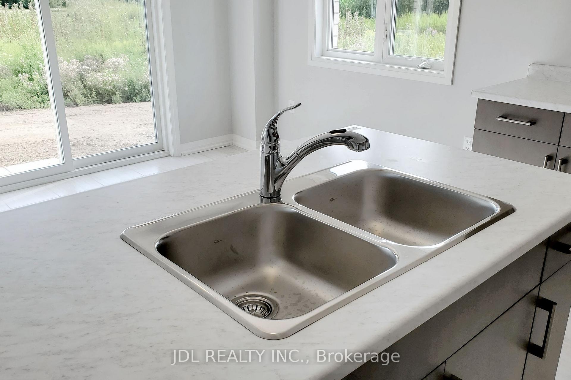 Photo 8 of Unit 2, 7461 Majestic Trail, Niagara Falls, Brown — HOMEH