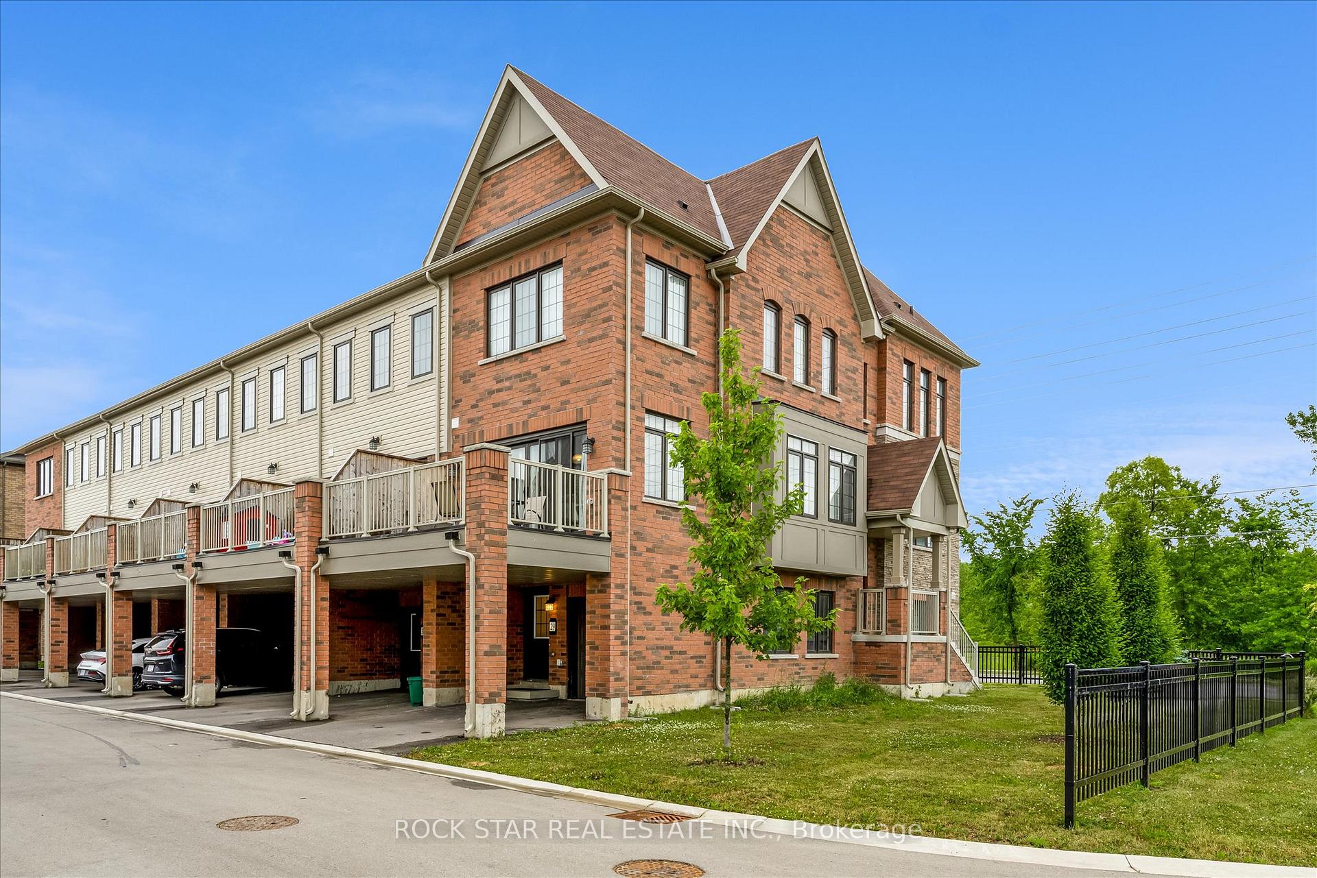Photo 2 of Unit 29, 8317 Mulberry Drive, Niagara Falls, Brown — HOMEH