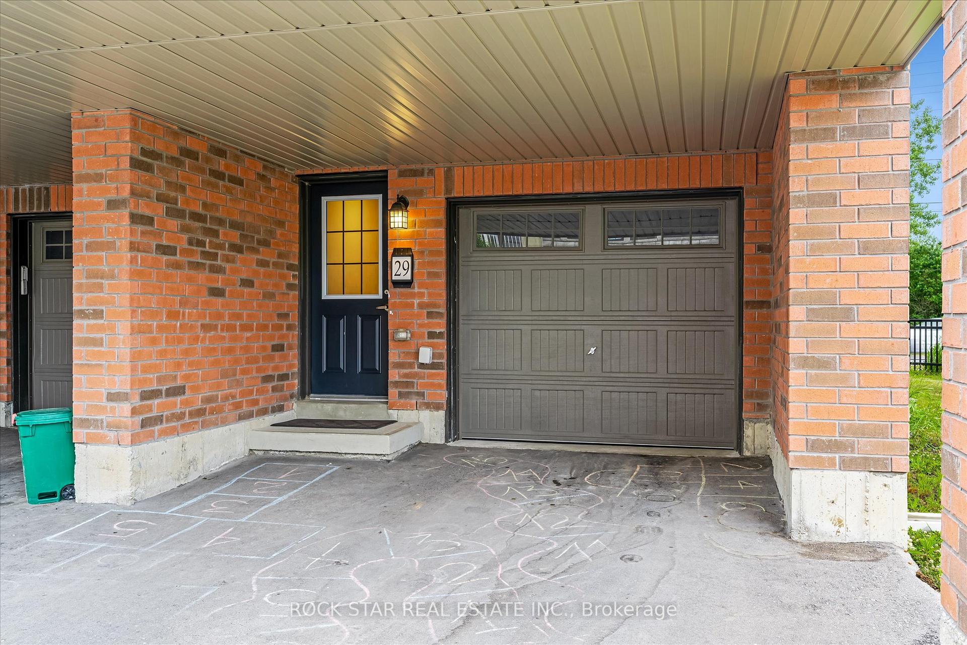Photo 3 of Unit 29, 8317 Mulberry Drive, Niagara Falls, Brown — HOMEH