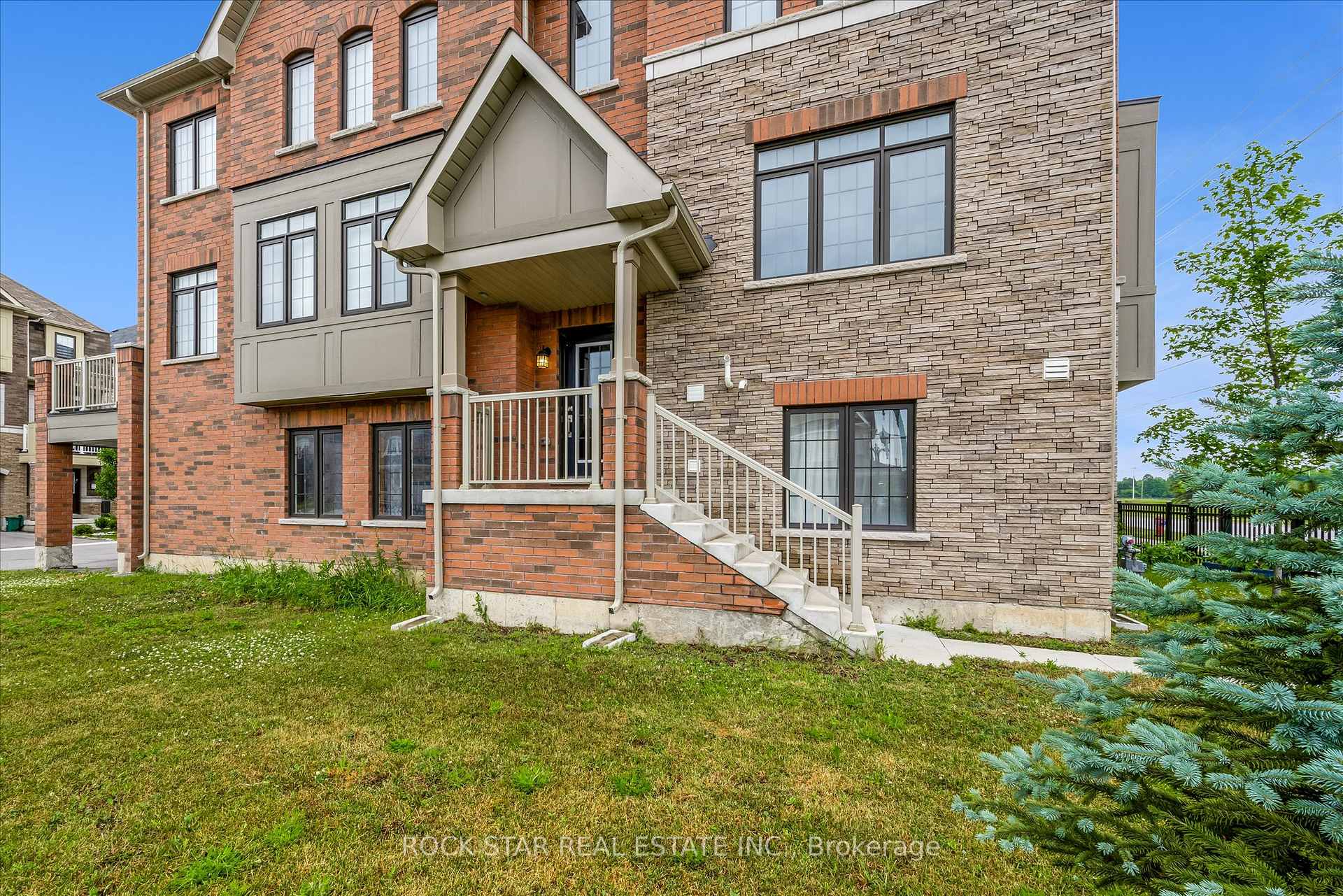 Photo 5 of Unit 29, 8317 Mulberry Drive, Niagara Falls, Brown — HOMEH