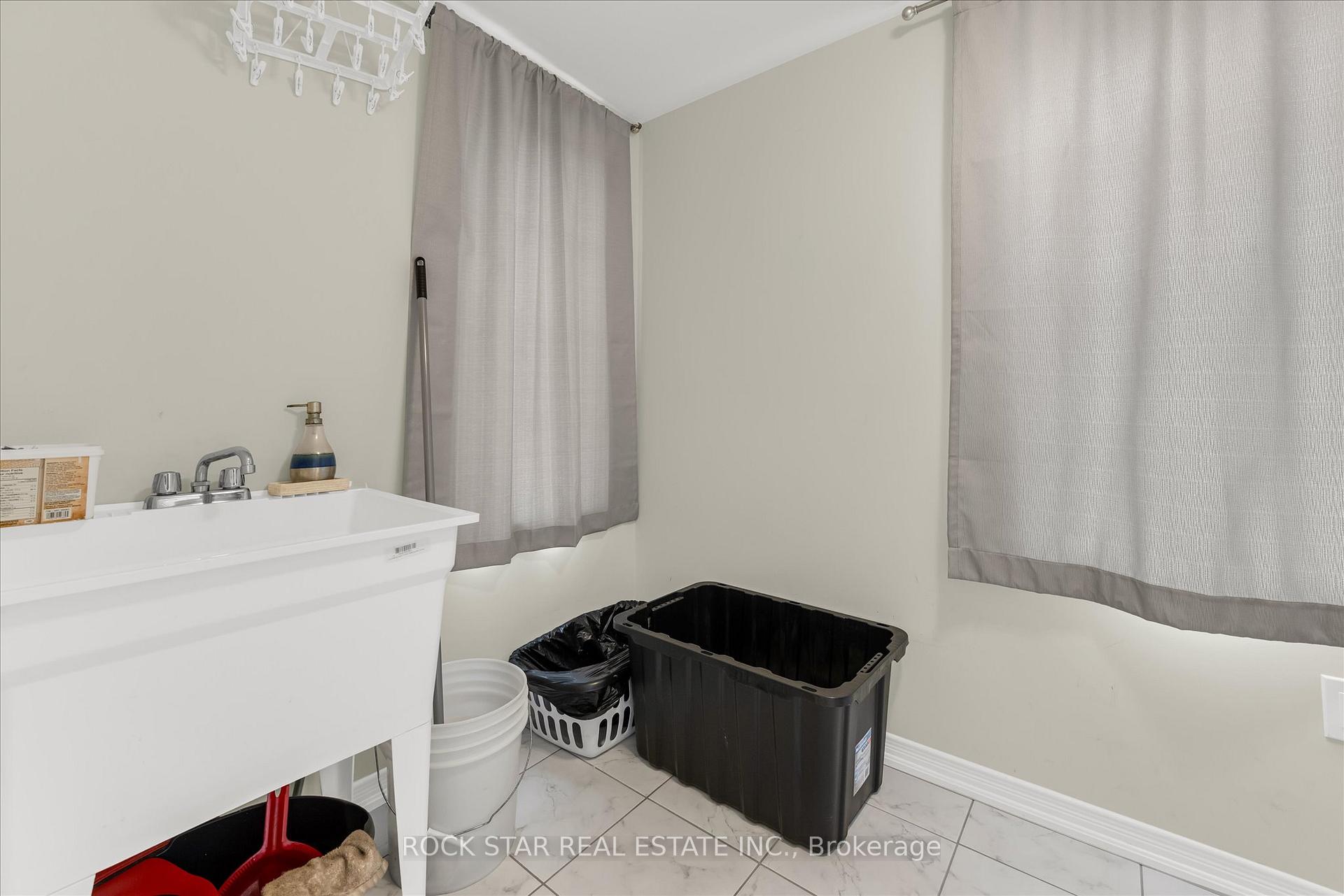 Photo 7 of Unit 29, 8317 Mulberry Drive, Niagara Falls, Brown — HOMEH