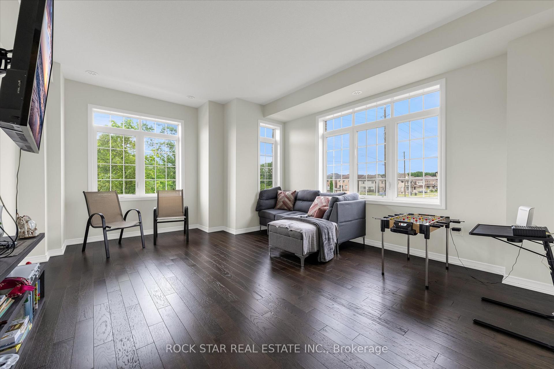 Photo 10 of Unit 29, 8317 Mulberry Drive, Niagara Falls, Brown — HOMEH