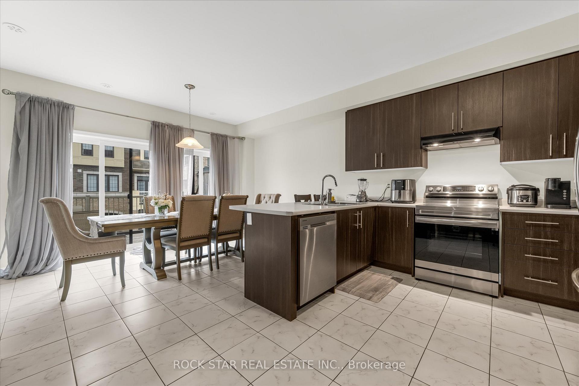 Photo 13 of Unit 29, 8317 Mulberry Drive, Niagara Falls, Brown — HOMEH