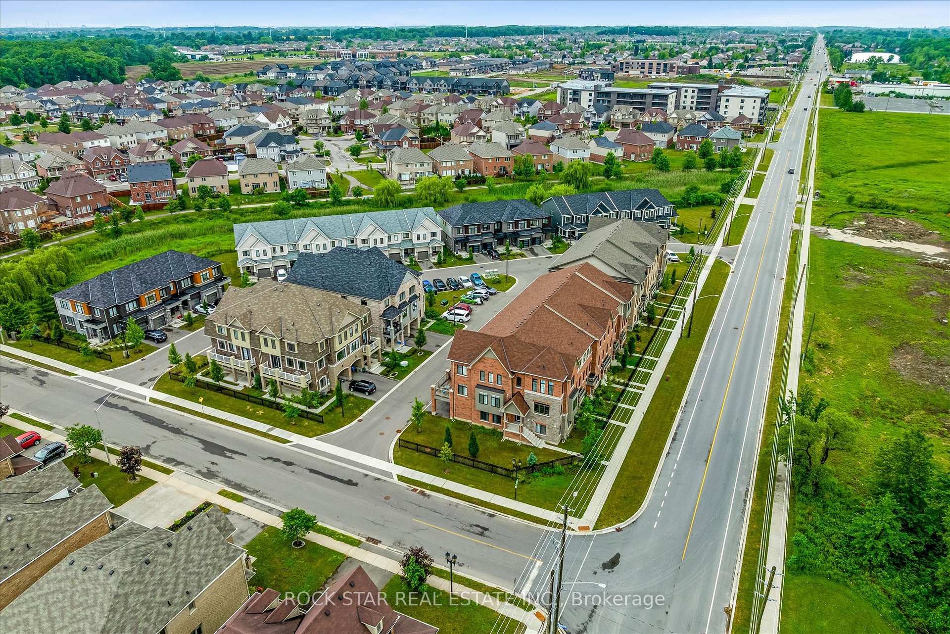 Photo 25 of Unit 29, 8317 Mulberry Drive, Niagara Falls, Brown — HOMEH