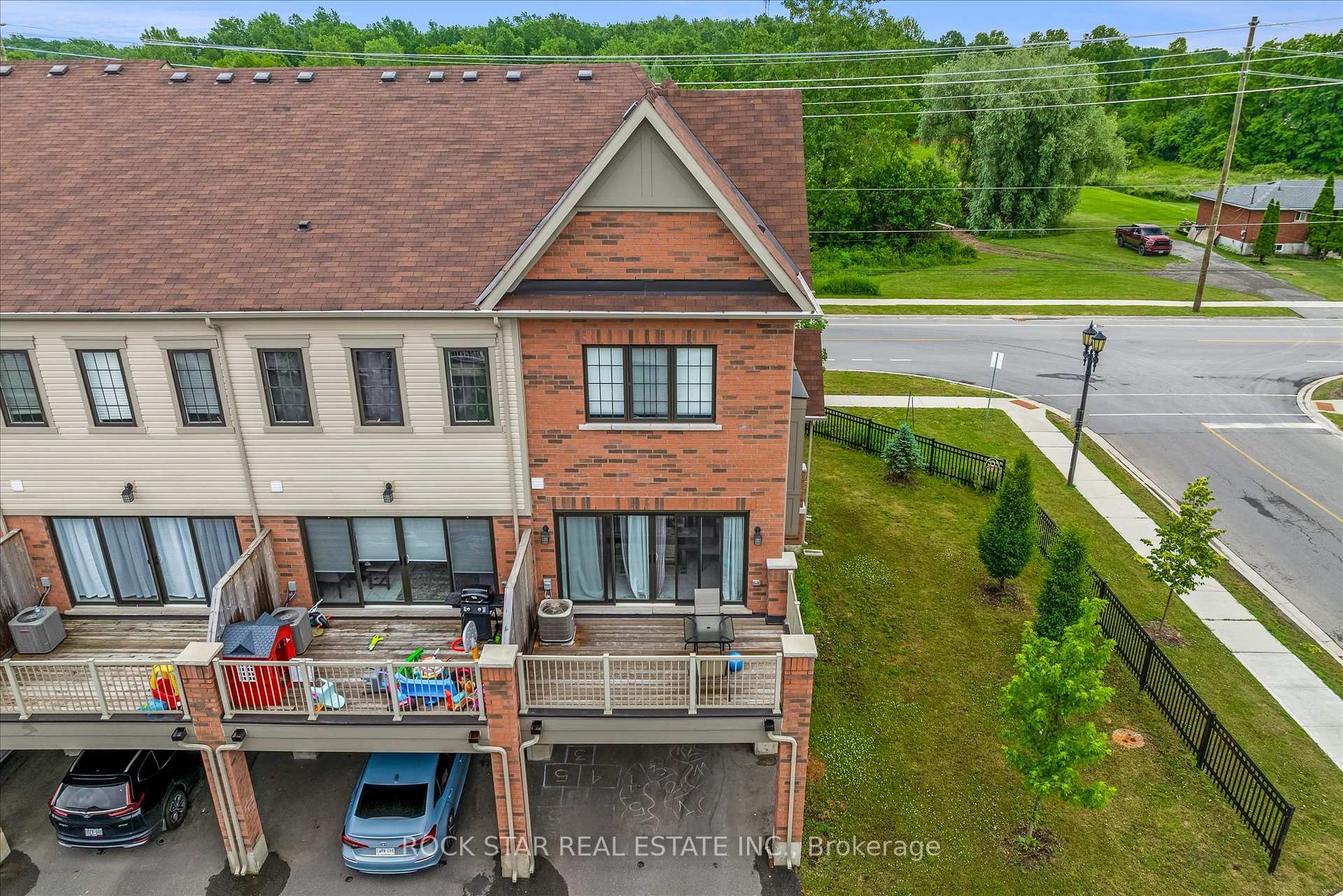 Photo 29 of Unit 29, 8317 Mulberry Drive, Niagara Falls, Brown — HOMEH