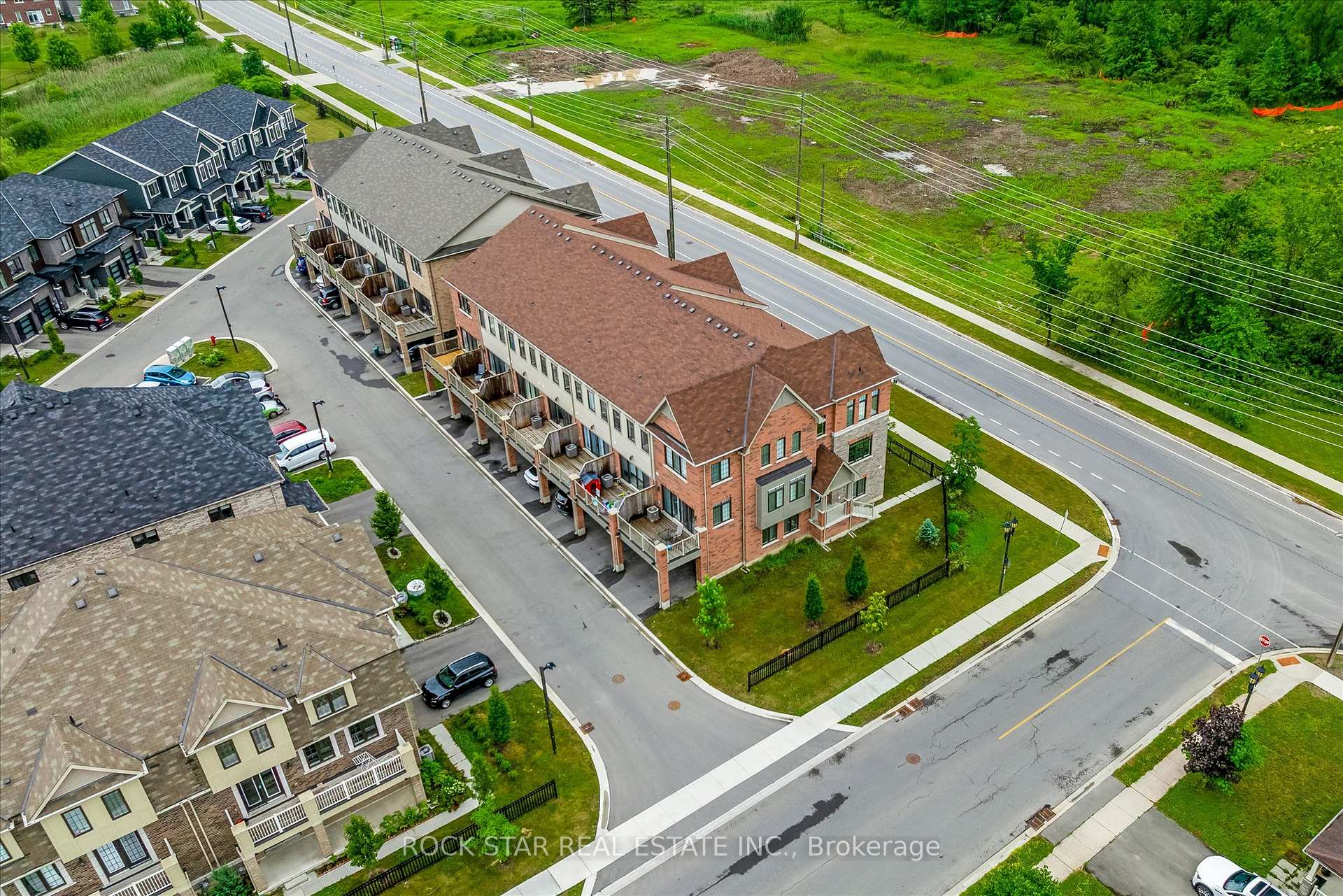 Photo 32 of Unit 29, 8317 Mulberry Drive, Niagara Falls, Brown — HOMEH