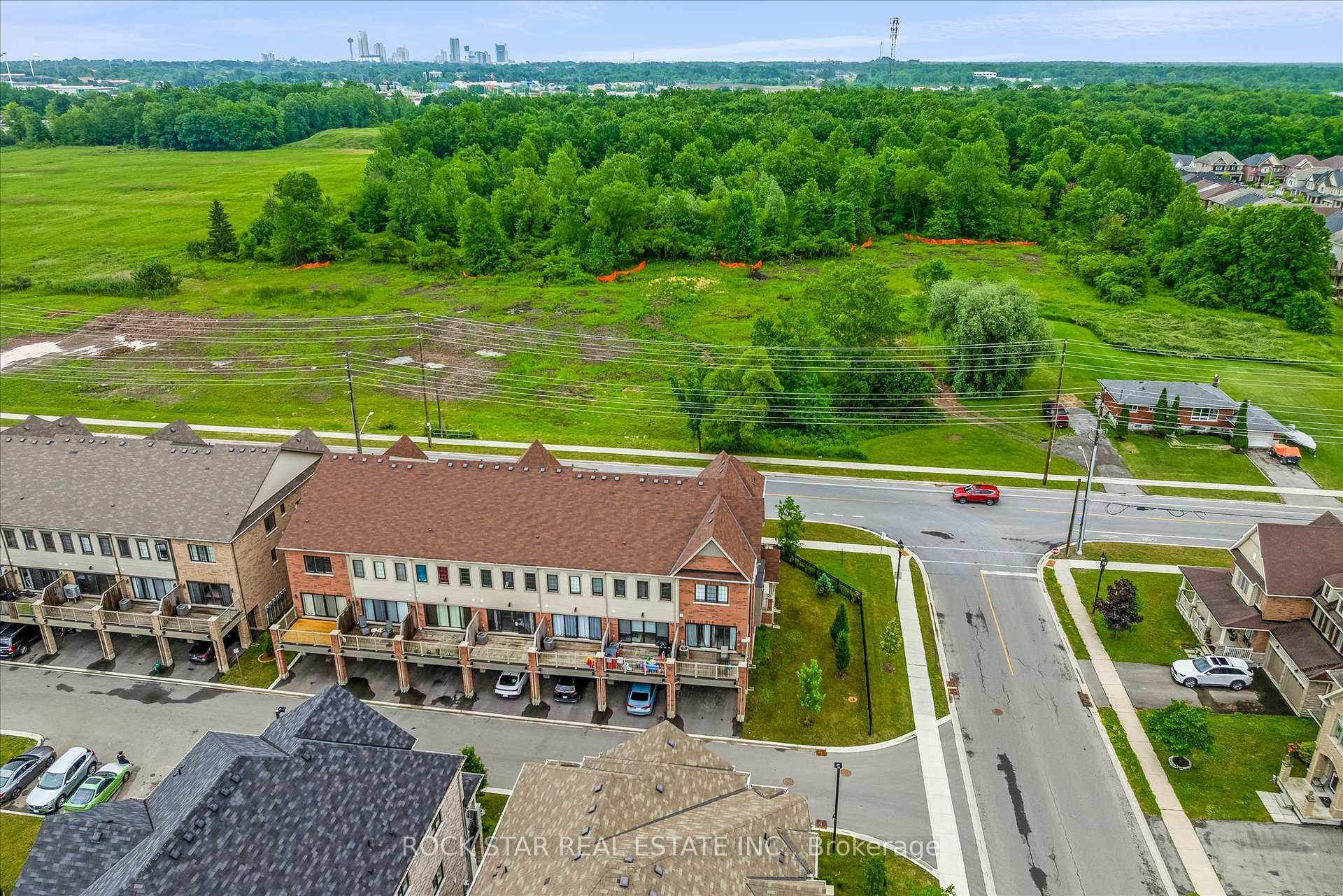 Photo 33 of Unit 29, 8317 Mulberry Drive, Niagara Falls, Brown — HOMEH