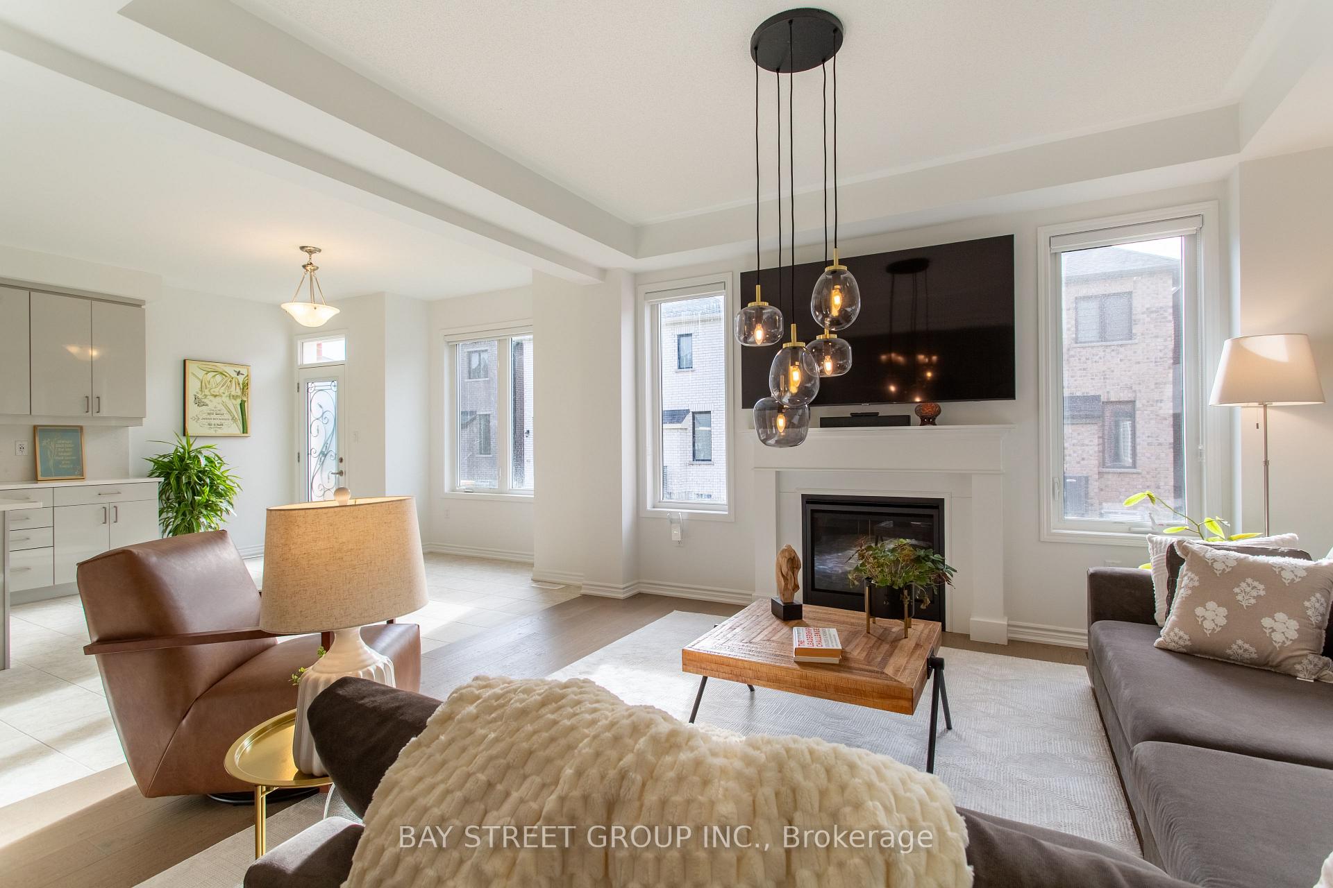 Photo 3 of 1409 Mockingbird Square, Pickering, Rural Pickering — HOMEH