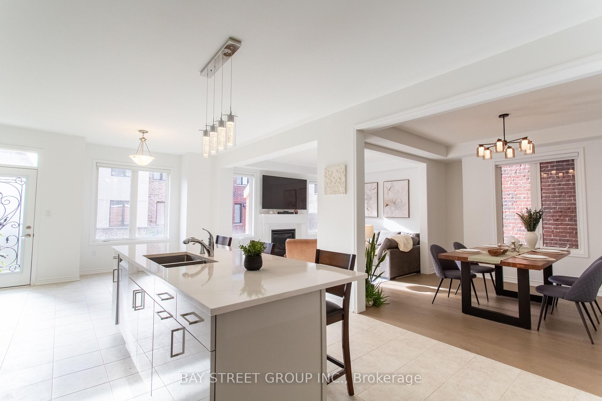 Photo 7 of 1409 Mockingbird Square, Pickering, Rural Pickering — HOMEH