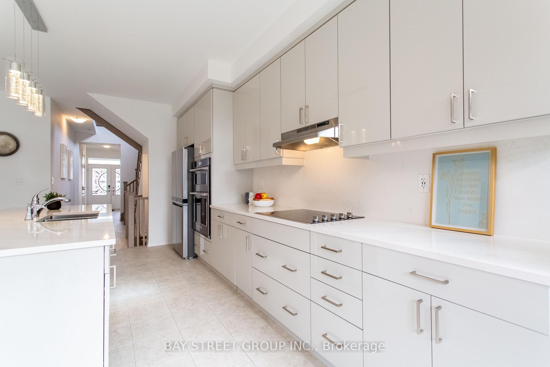 Photo 8 of 1409 Mockingbird Square, Pickering, Rural Pickering — HOMEH