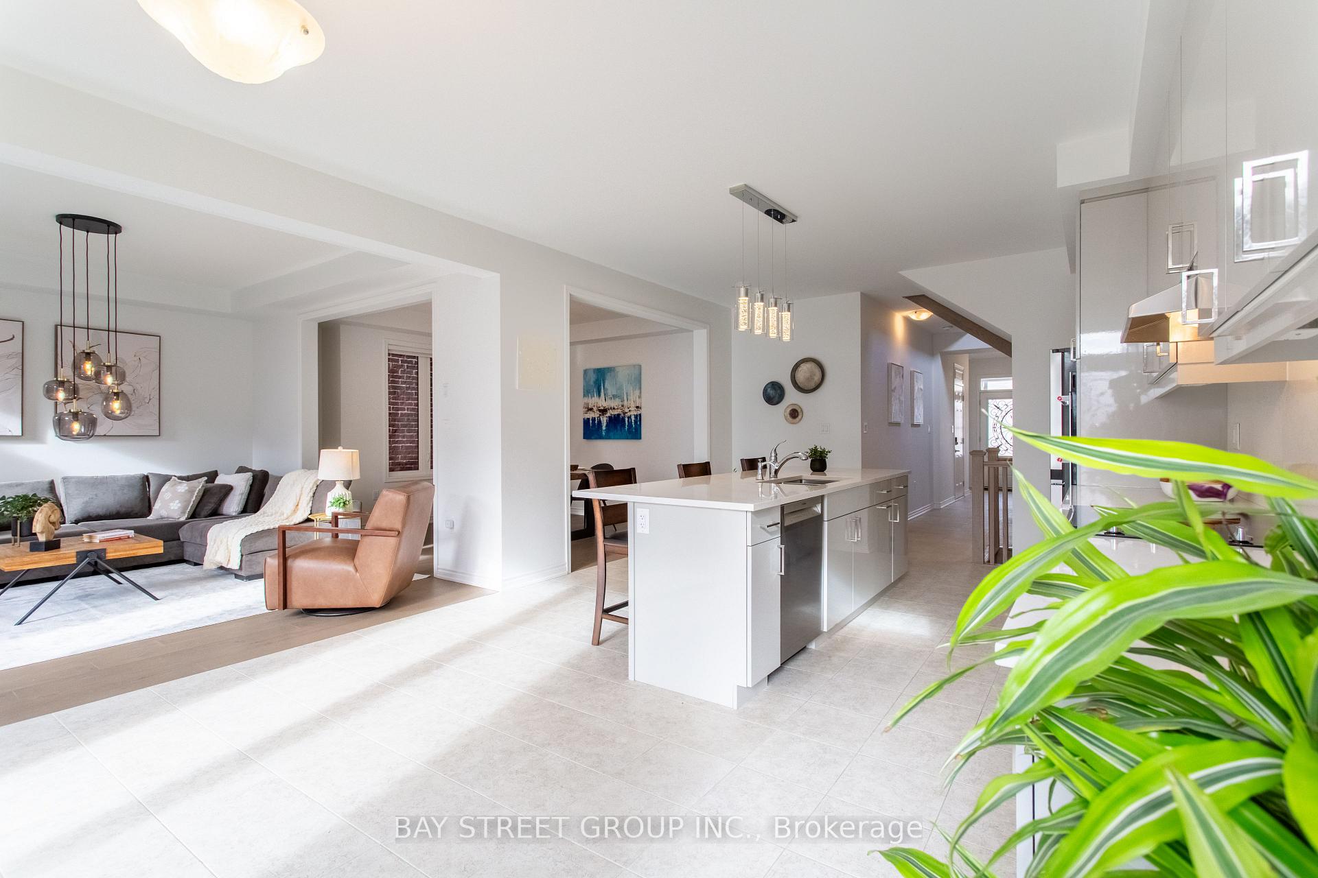 Photo 11 of 1409 Mockingbird Square, Pickering, Rural Pickering — HOMEH