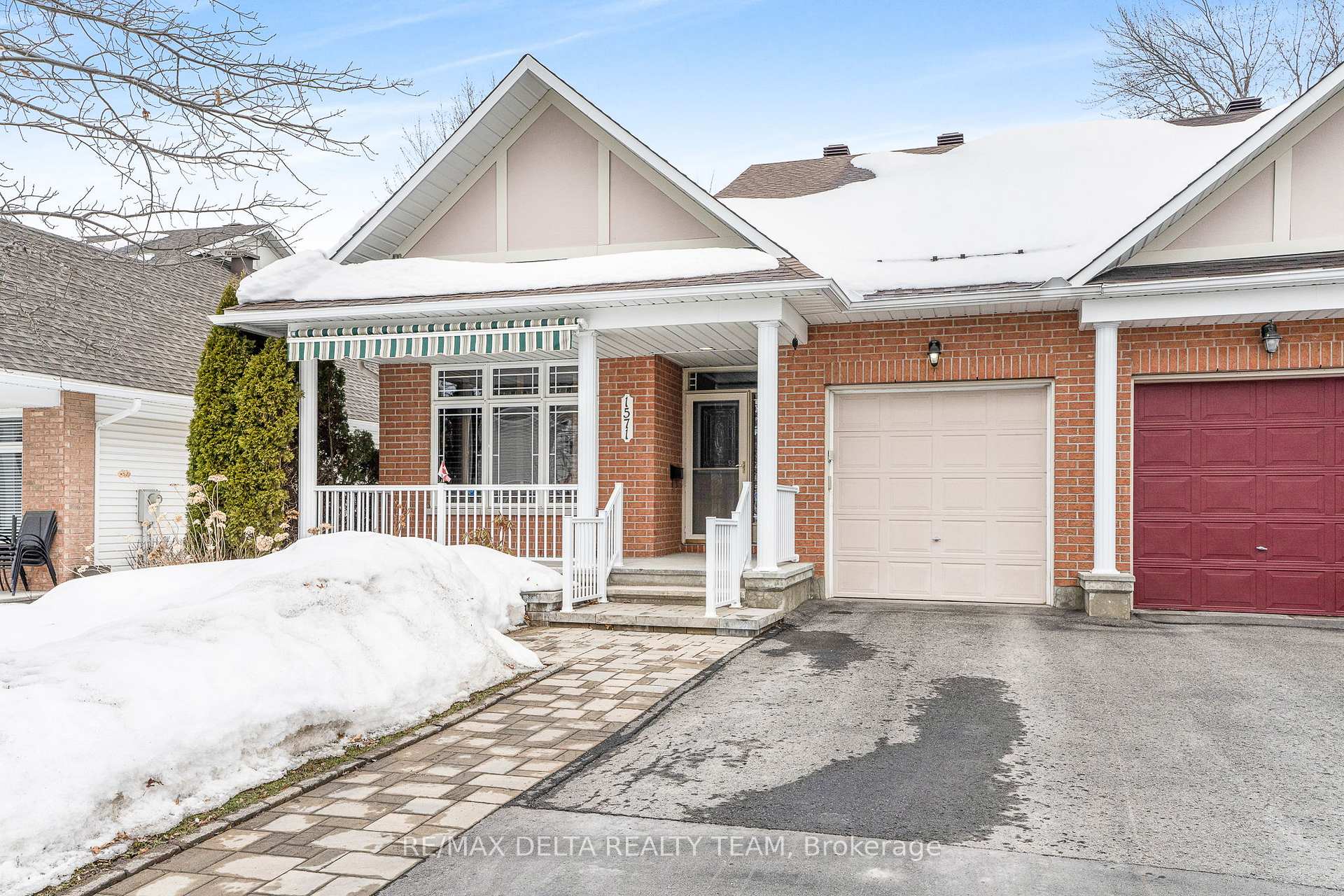 Front of 1571 Henri Lauzon Street